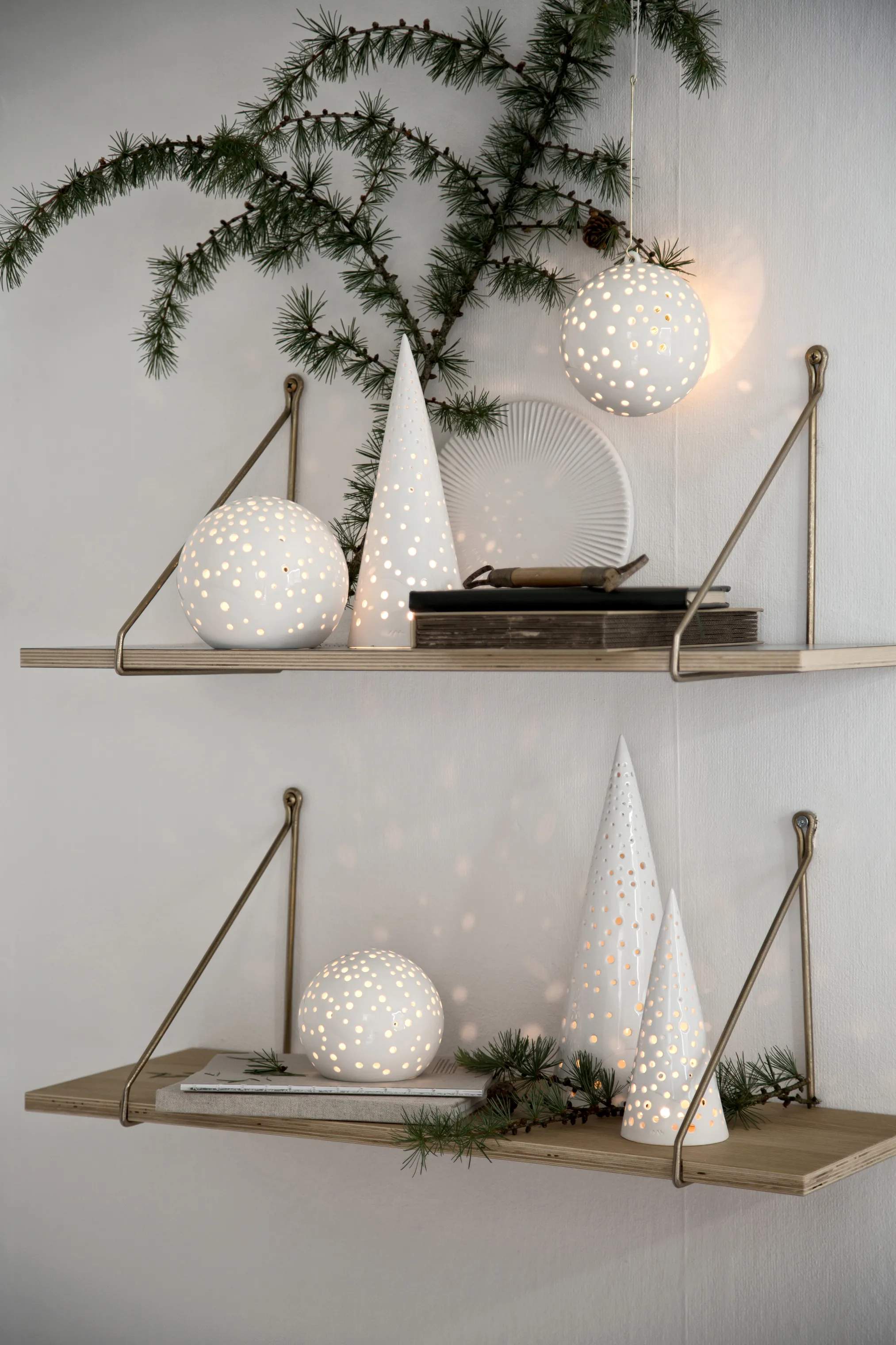 Kähler Fyrfadsstage Nobili Fyrfadsstage - Juletræ i Snehvid, 28,5 cm, 2