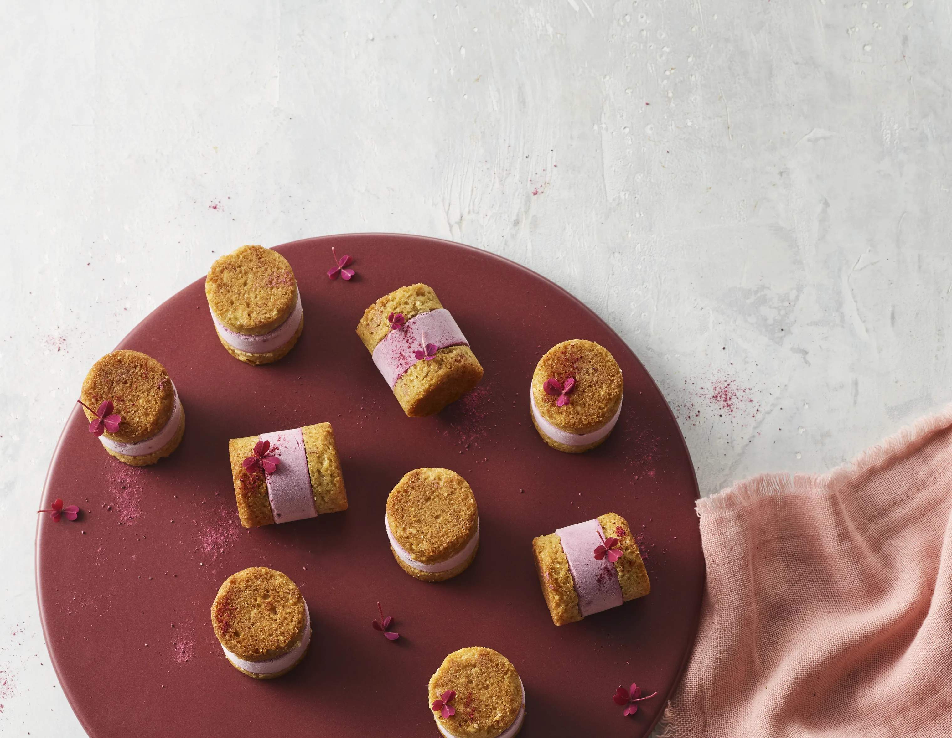 by Ditte Julie Øvrige bageforme Silikoneform - Lille i rosa, 9 huller, 3