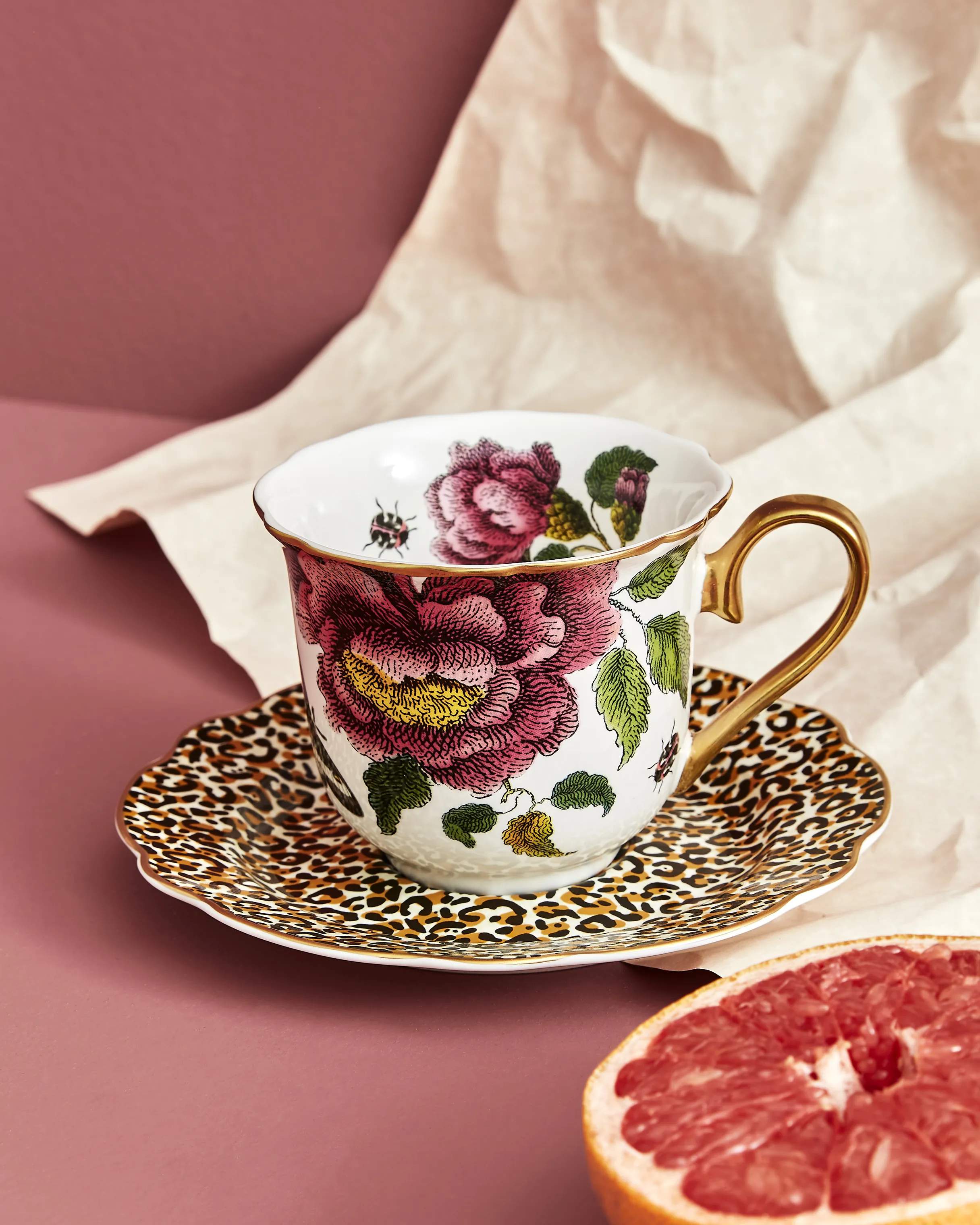 Spode Krus og kopper med hank Creatures Of Curiosity Tekop m. underkop i Leopard/guld, 2