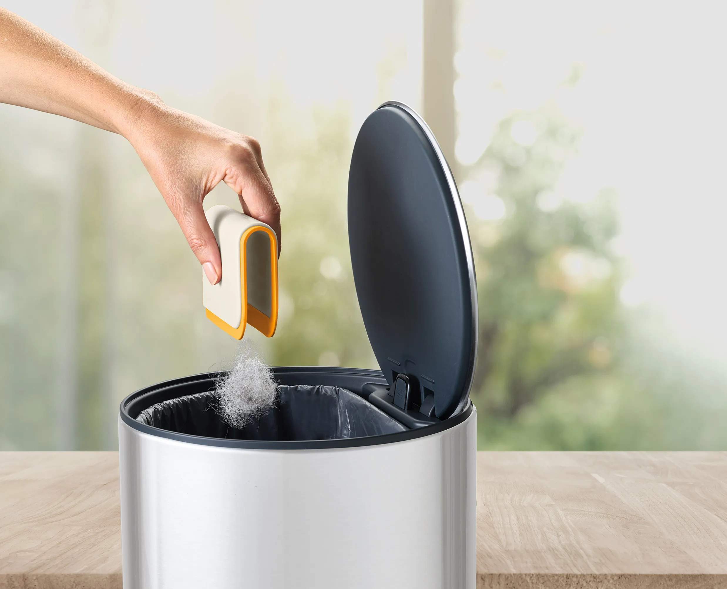 Joseph Joseph Støvsugere CleanTech™ 3-in-1 Tæpperenser i Light Stone, 8