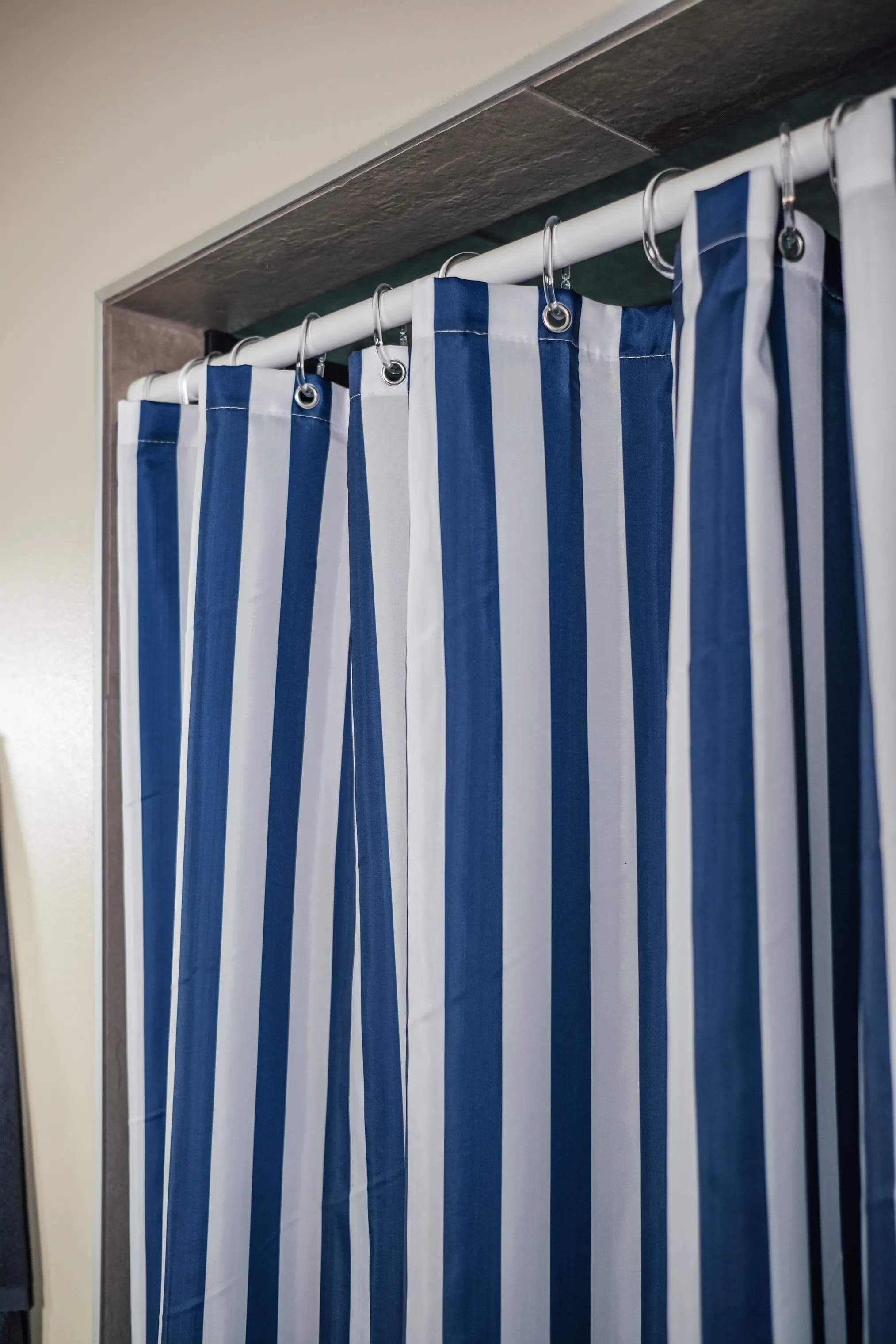 CASA Living Badeforhæng Badeforhæng i Mørkeblå stribet, 3