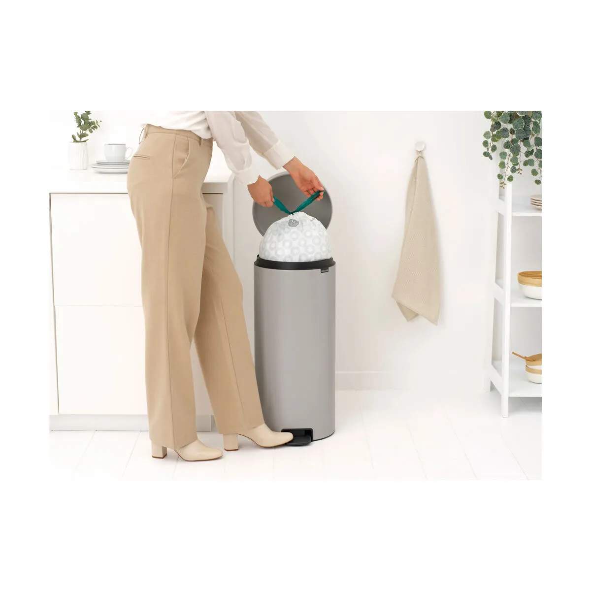 Brabantia Toiletspande NewIcon Pedalspand i Soft Grey, 30 L, 3