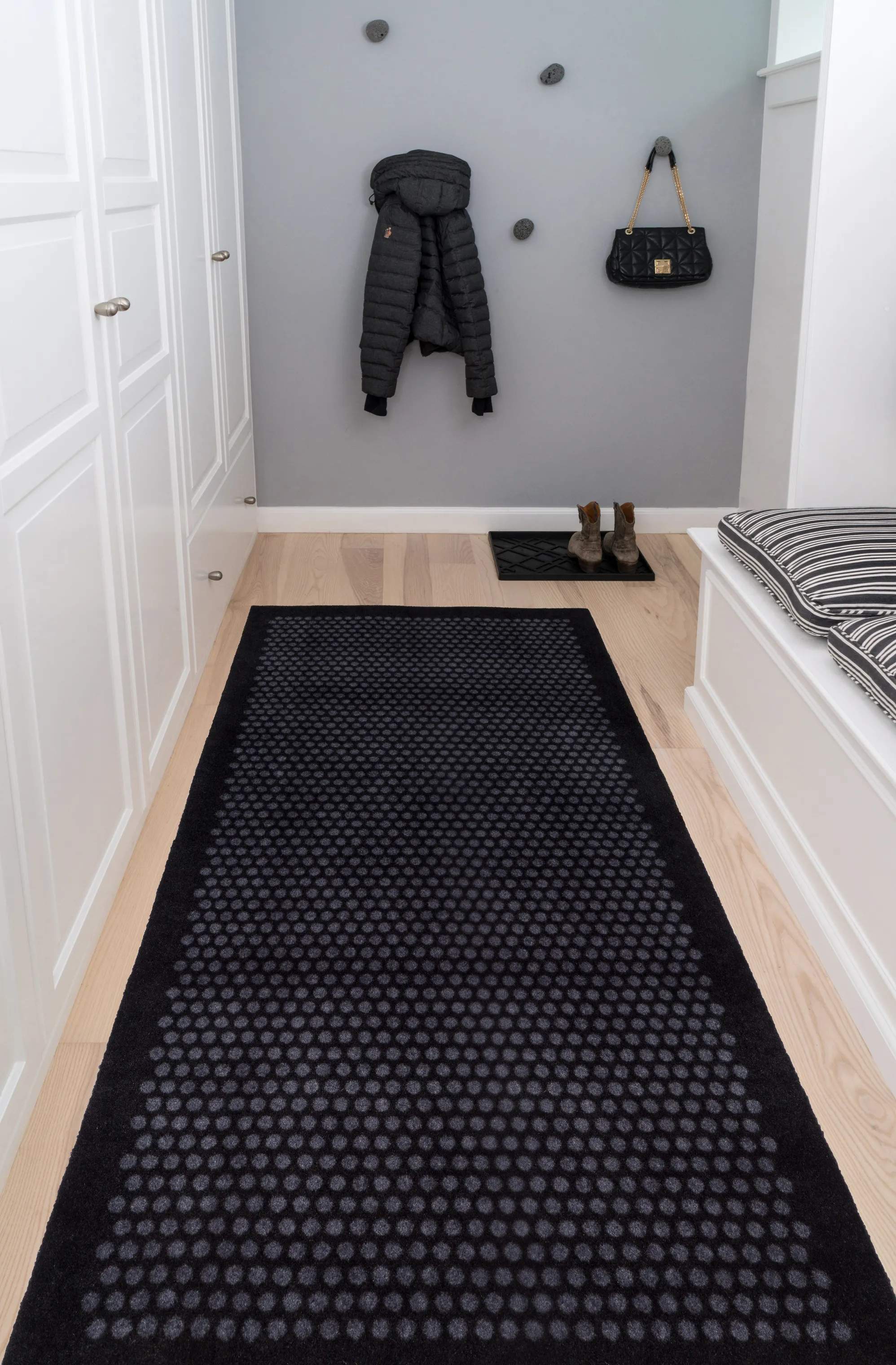 Tica Copenhagen Gulvtæpper Dot Gulvtæppe i Sort/grå , B90 x L200 cm, 4