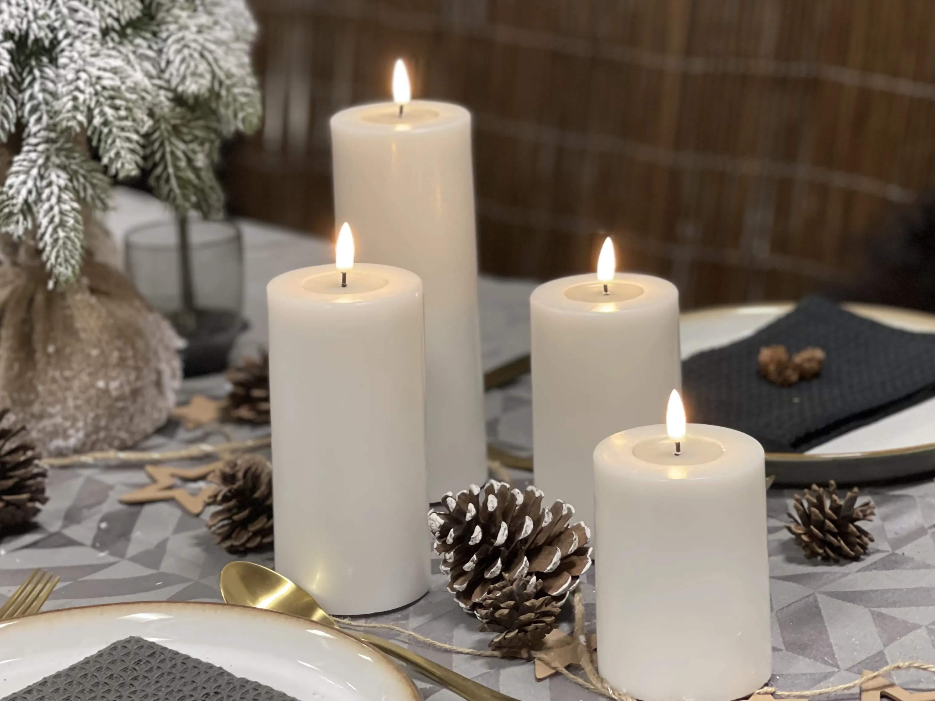 Deluxe Homeart LED-lys Real Flame LED Bloklys i Hvid , 15 cm, 2