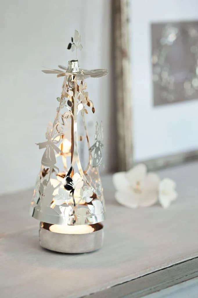 Jette Frölich Design Jule- og adventsstager Påske Design Fyrfadsstage Drejende Feer i Sølvfarvet, 18 cm, 2