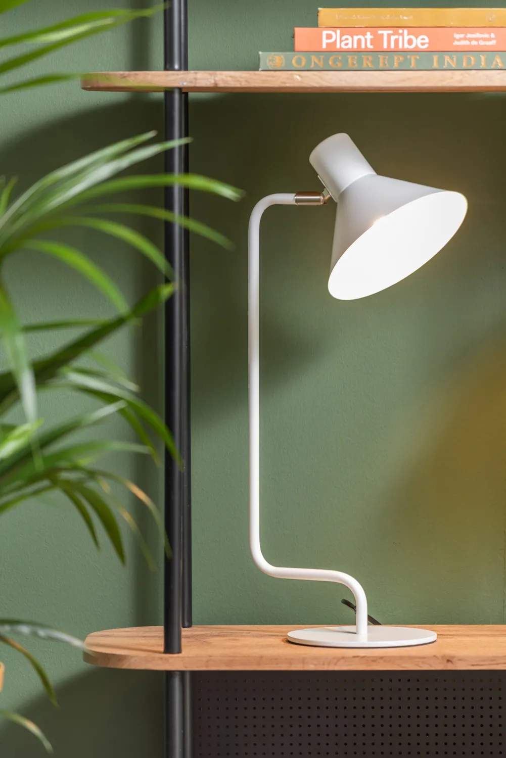 Leitmotiv Bordlamper Office curved Office Bordlampe i Hvid, 2