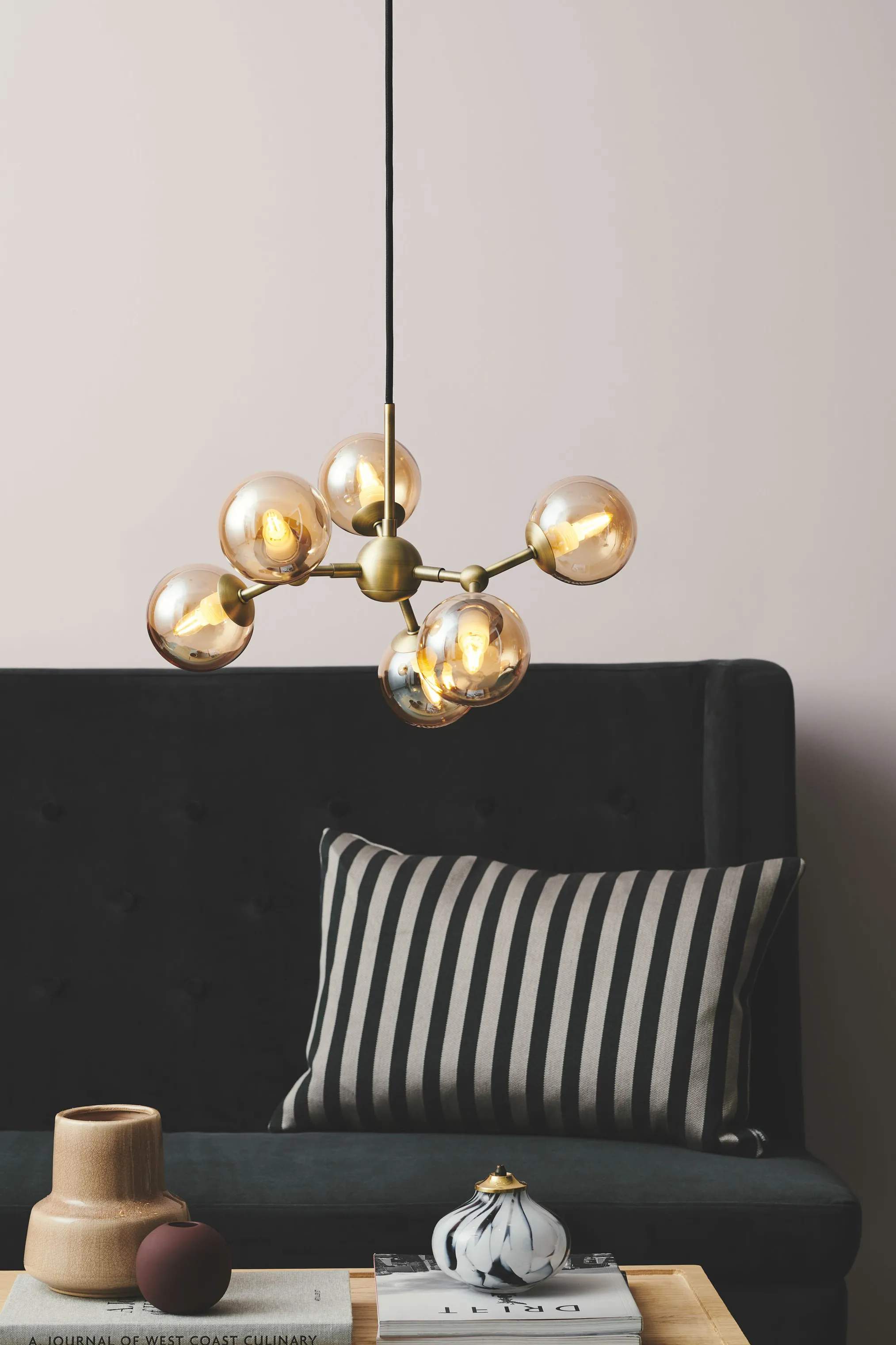 Halo Design Pendler Atom Lysekrone i messing, 45 cm, 2
