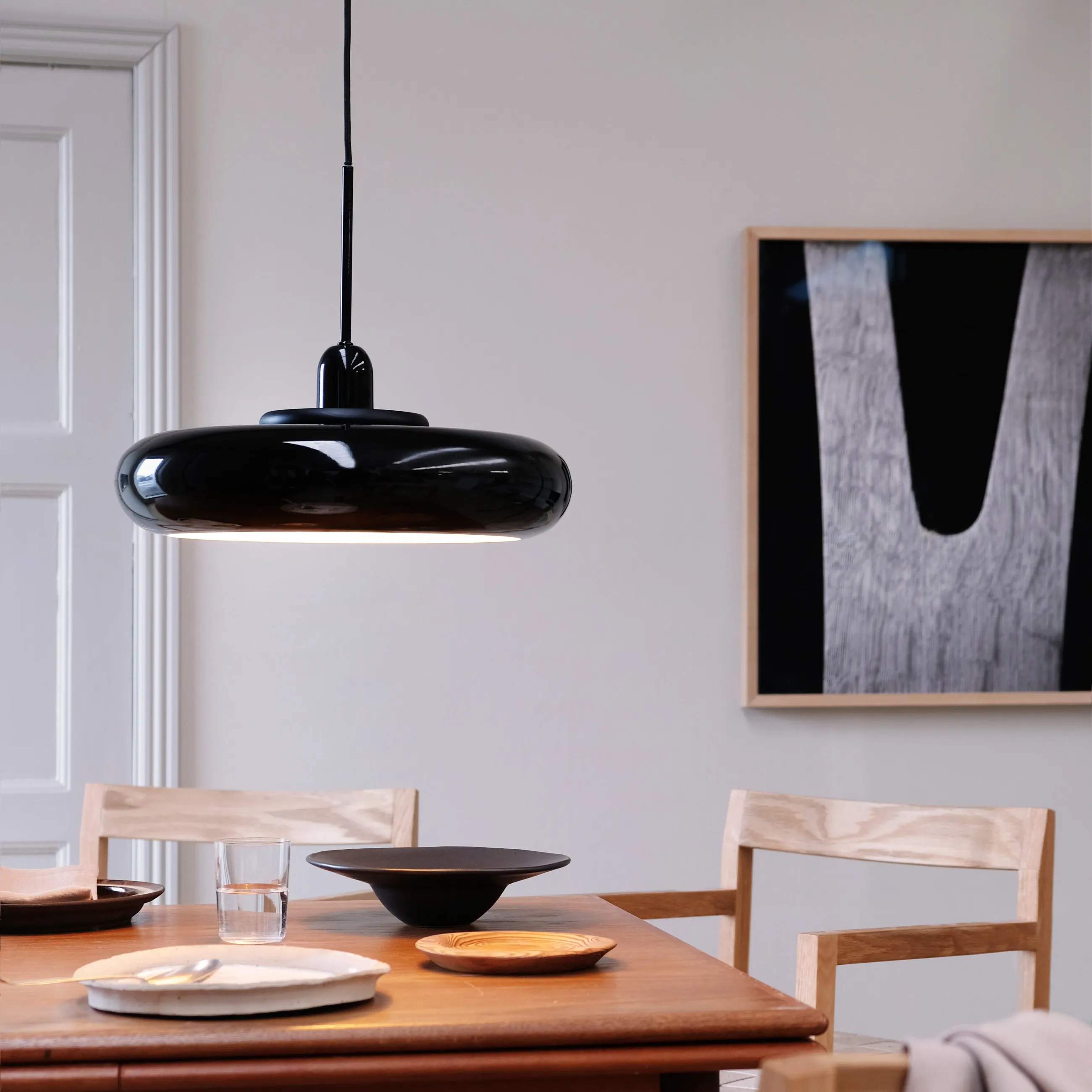 Dyberg Larsen Pendler Planet Pendel i Sort, 2