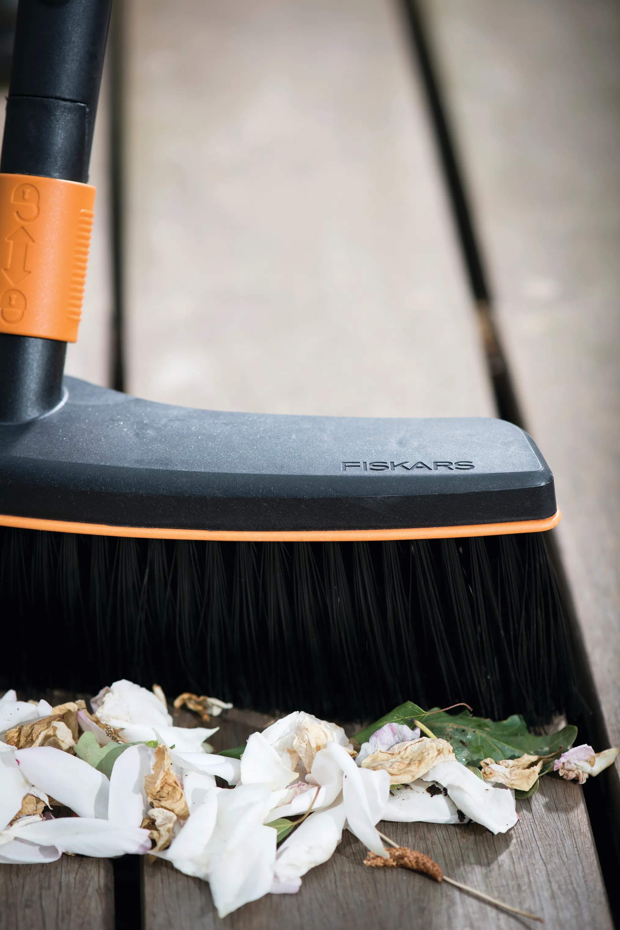 Fiskars Garden Haveredskaber QuikFit™ Blød Kost i Sort/Orange, 2