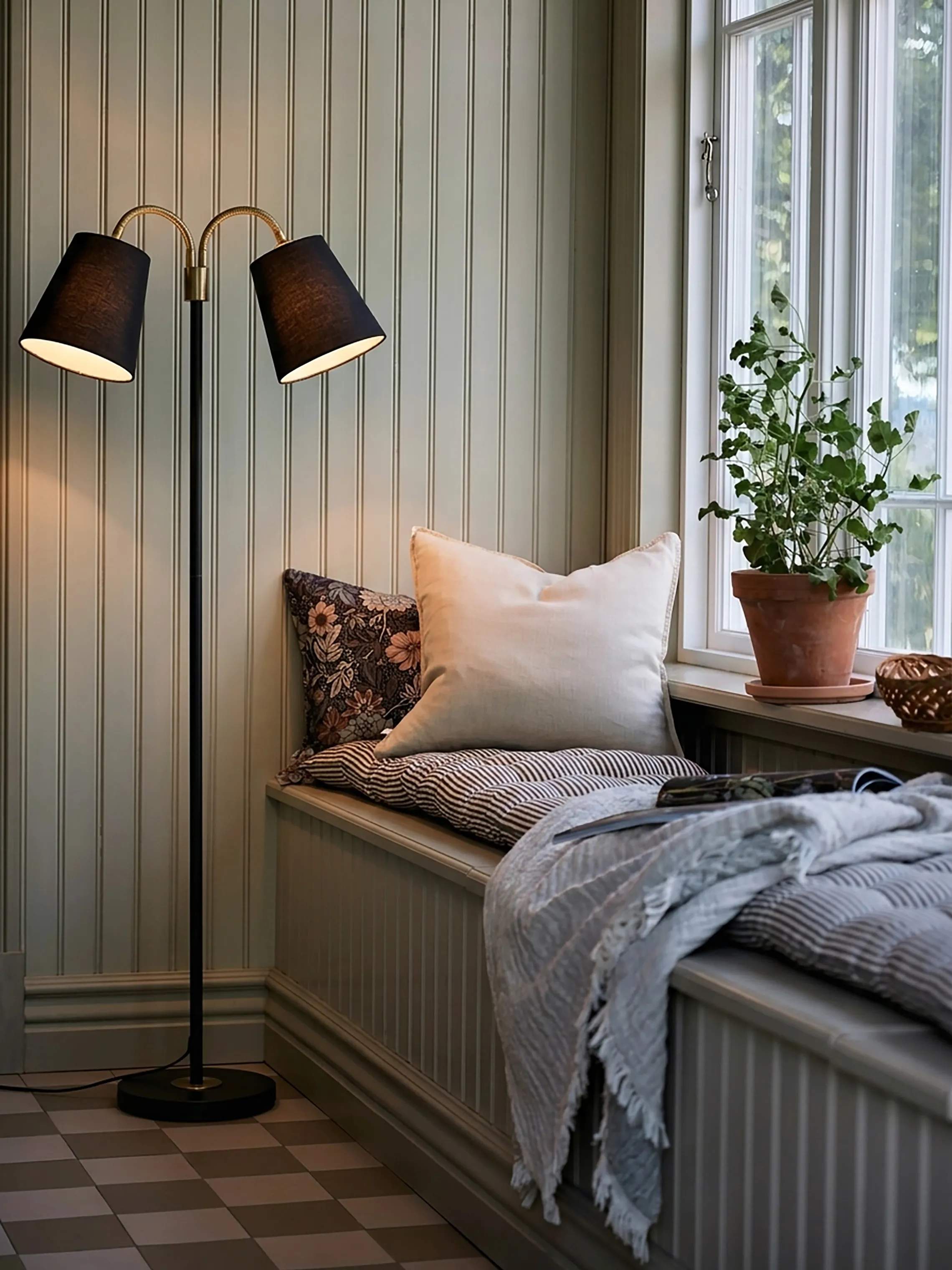 PR Home Gulvlamper Amy Gulvlampe i Svart, 2