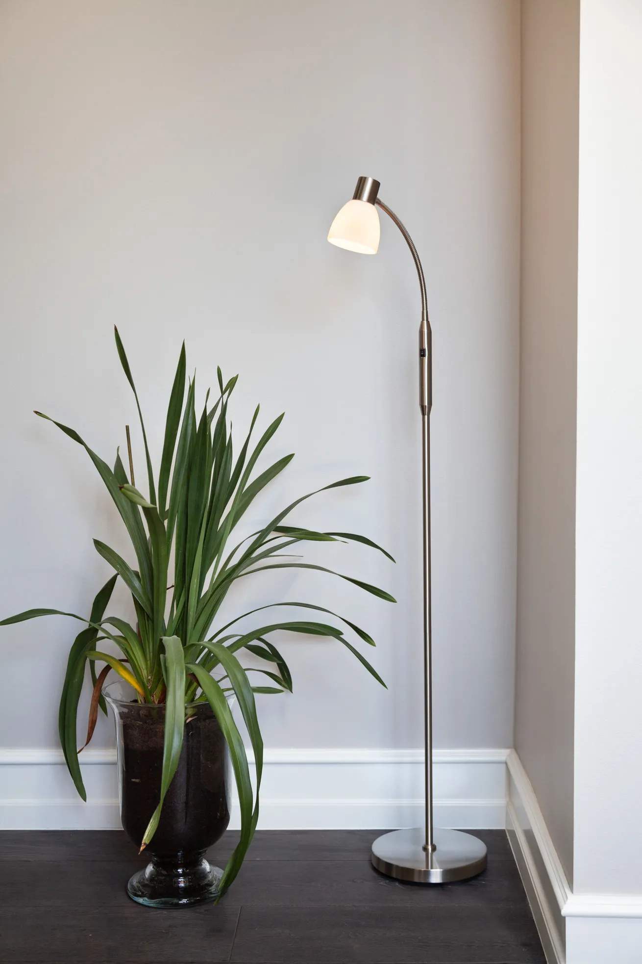 Halo Design Gulvlamper Hudson Gulvlampe i Stål/opal, 120 cm, 2