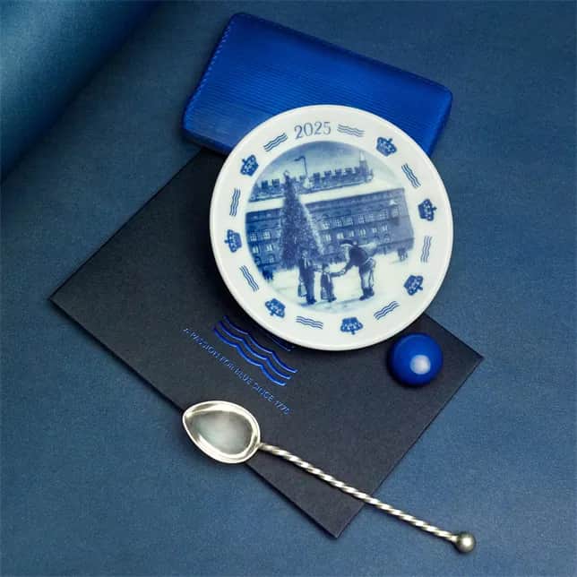 Royal Copenhagen Platter Samlerartikler Plakette 2025 i Blå, 2
