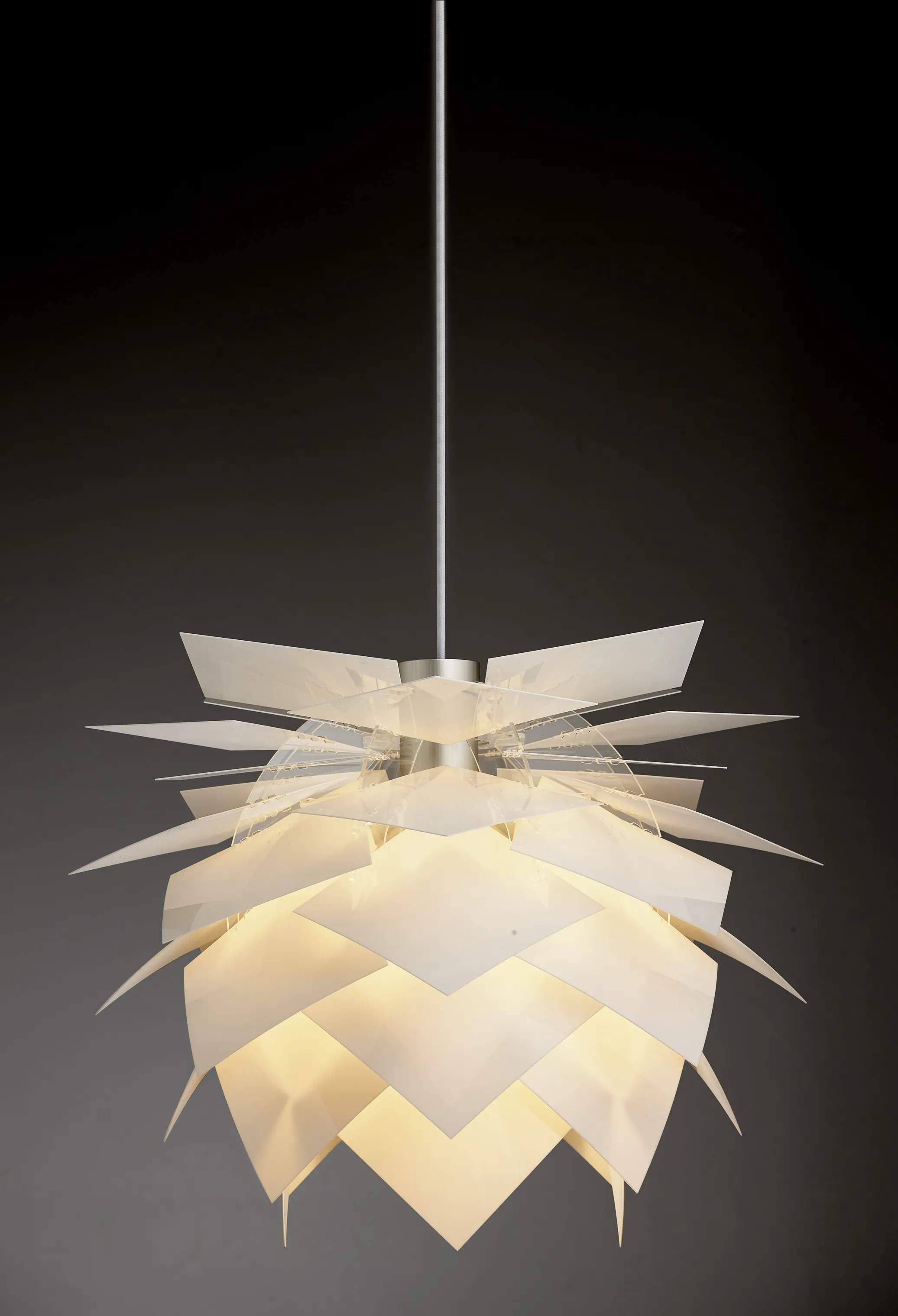 Dyberg Larsen Pendler PineApple Pendel i Hvid, 45 cm, 2