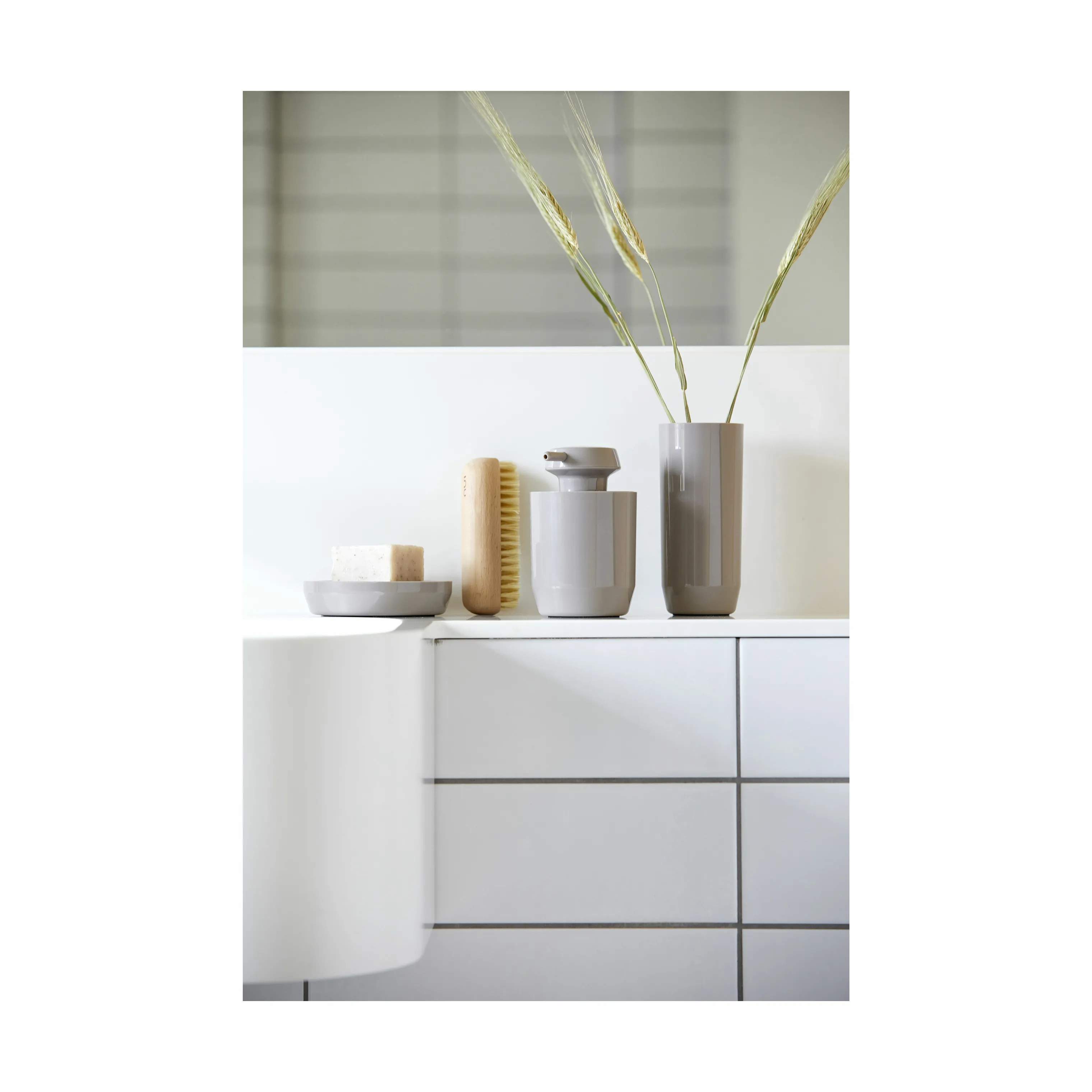 Zone Tandbørsteholdere Suii Tandbørstekrus i Taupe, 14,1 cm, 2