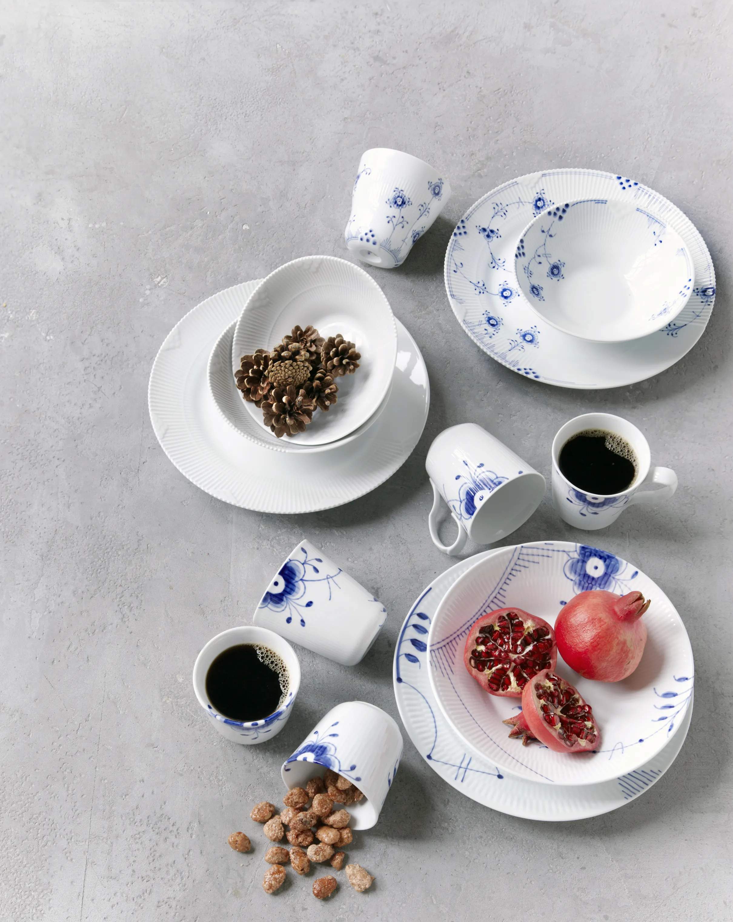 Royal Copenhagen Krus og kopper uden hank Blå Elements Termokop i Koboltblå/hvid, 35 cl, 4