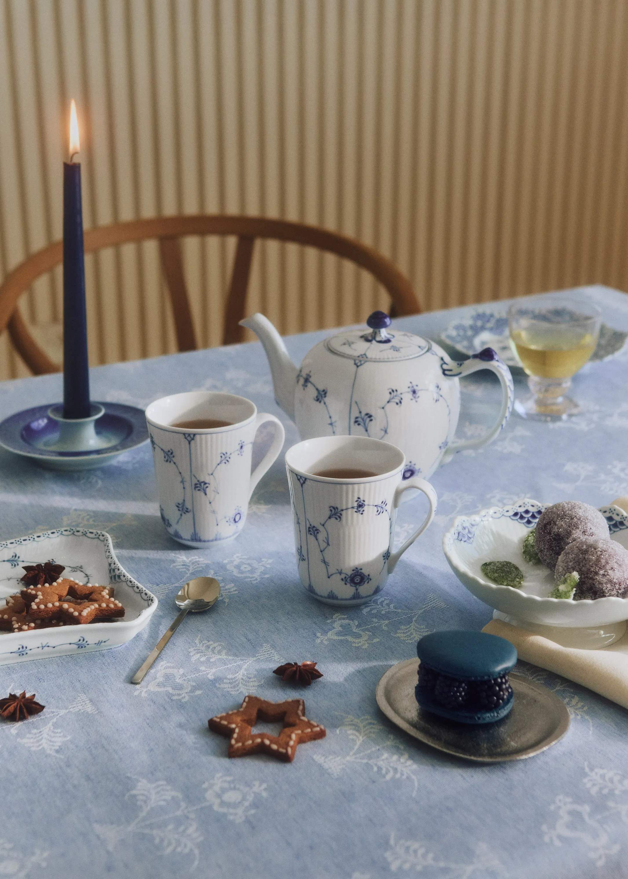 Royal Copenhagen Krus og kopper med hank Musselmalet Riflet Krus - 2 stk. i Hvid/koboltblå, 2