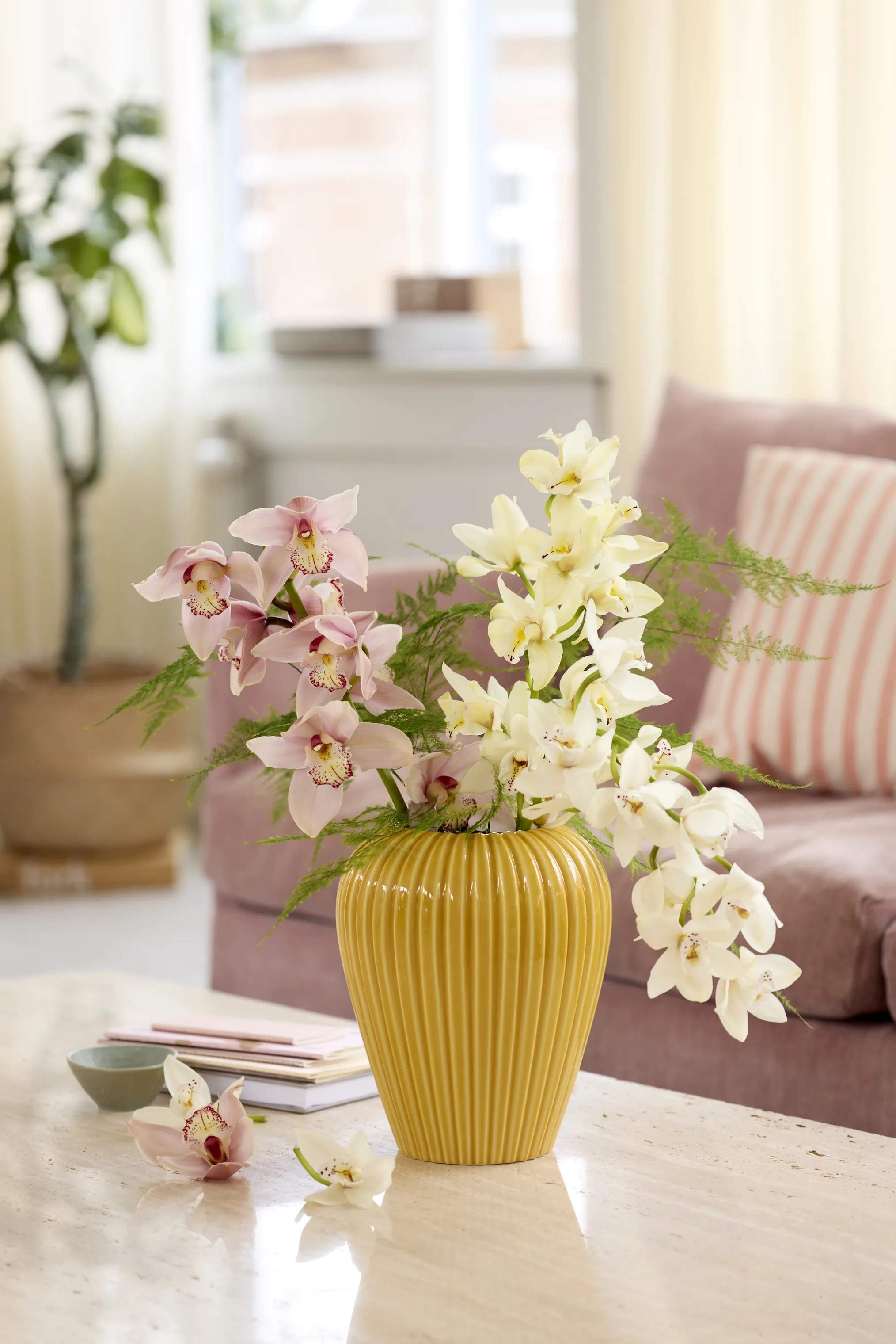 erik bagger a/s Vaser Eslau Lilje Vase i gul, 25 cm, 2