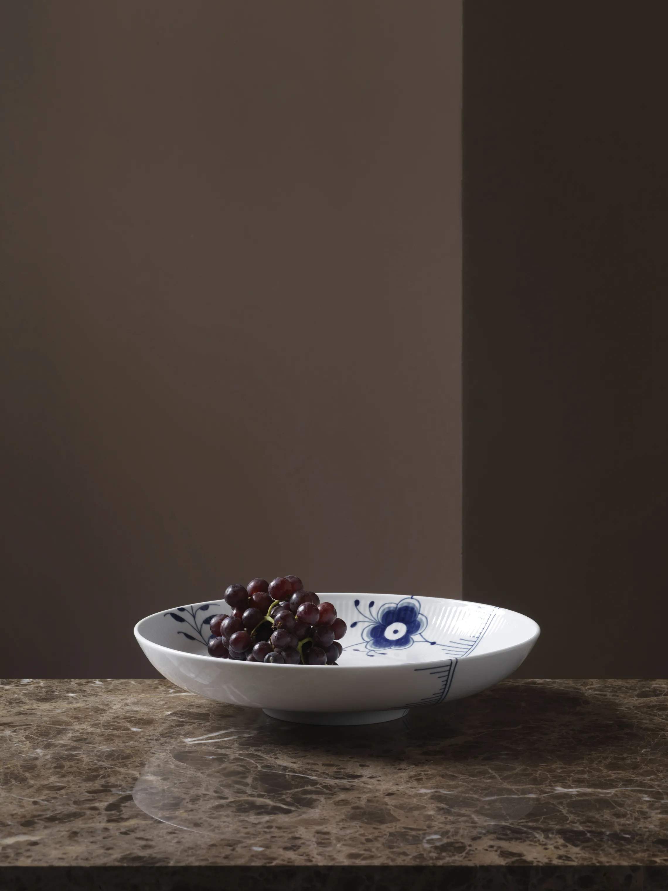 Royal Copenhagen Serveringsfade Blå Mega Riflet Fad i 34 cm, 2