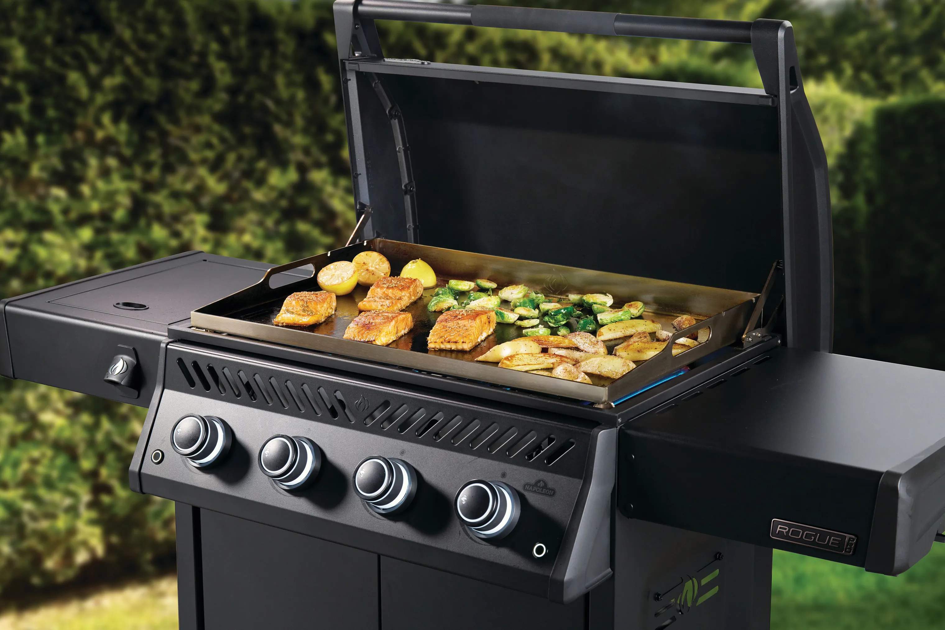 Napoleon Gasgrill 30'' Rogue Plancha Grill i Sort, 12