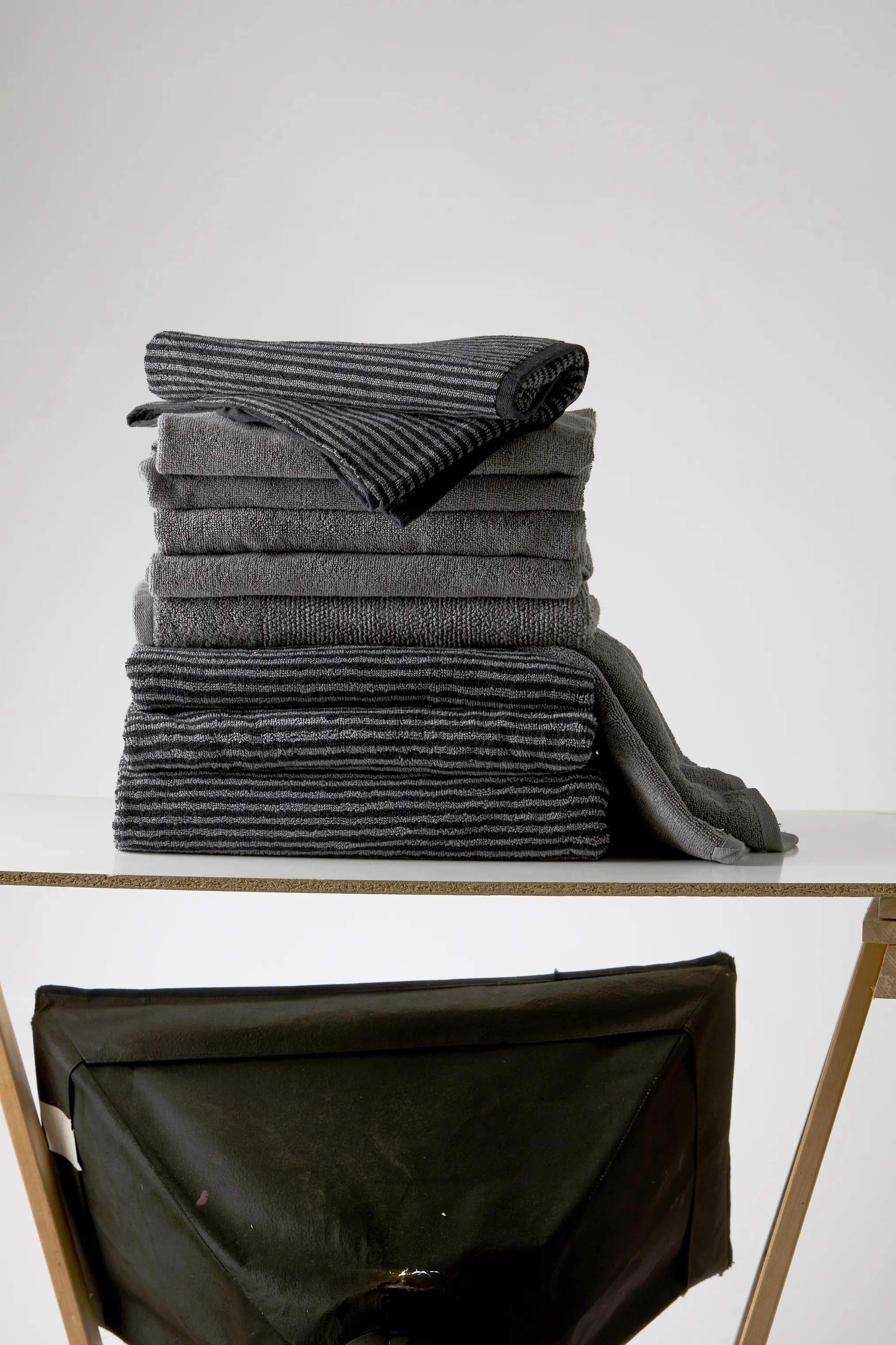 CASA Living Håndklæder Basic Håndklæde i Grå, B70 x L140 cm, 2
