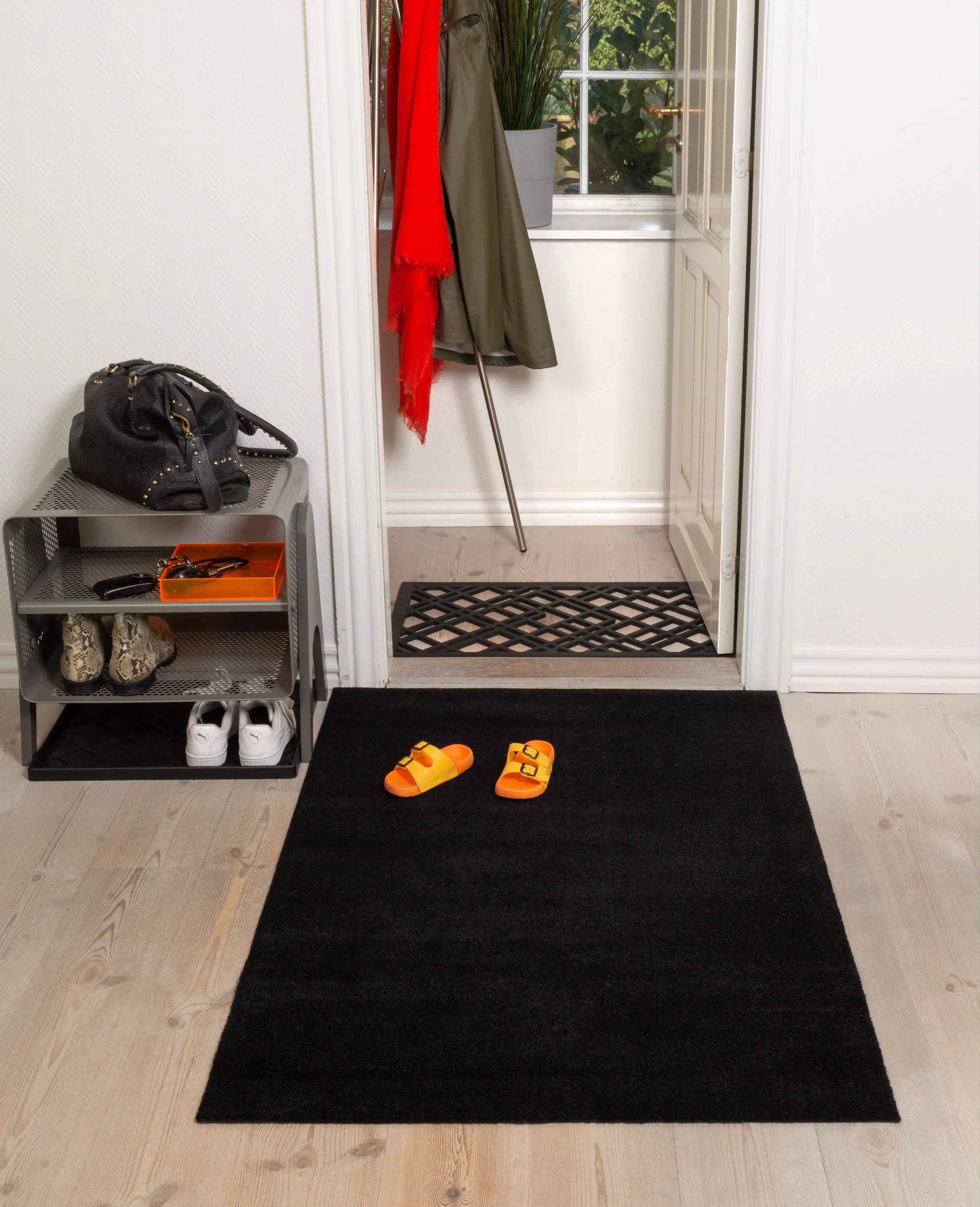 Tica Copenhagen Gulvtæpper Uni Color Gulvtæppe i Sort, B90 x L130 cm, 2