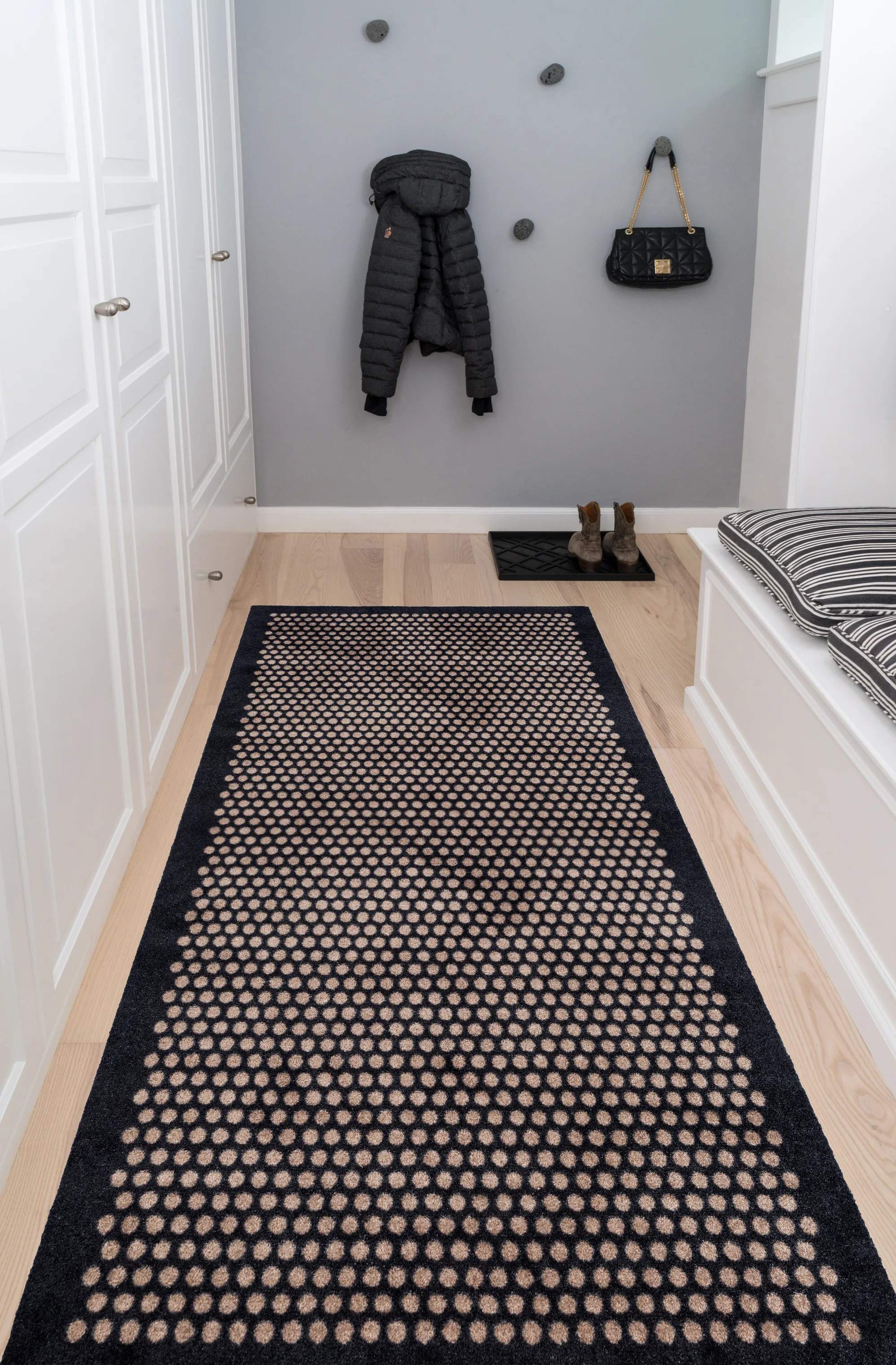 Tica Copenhagen Gulvtæpper Dot Gulvtæppe i Sort/sand , B90 x L200 cm, 4