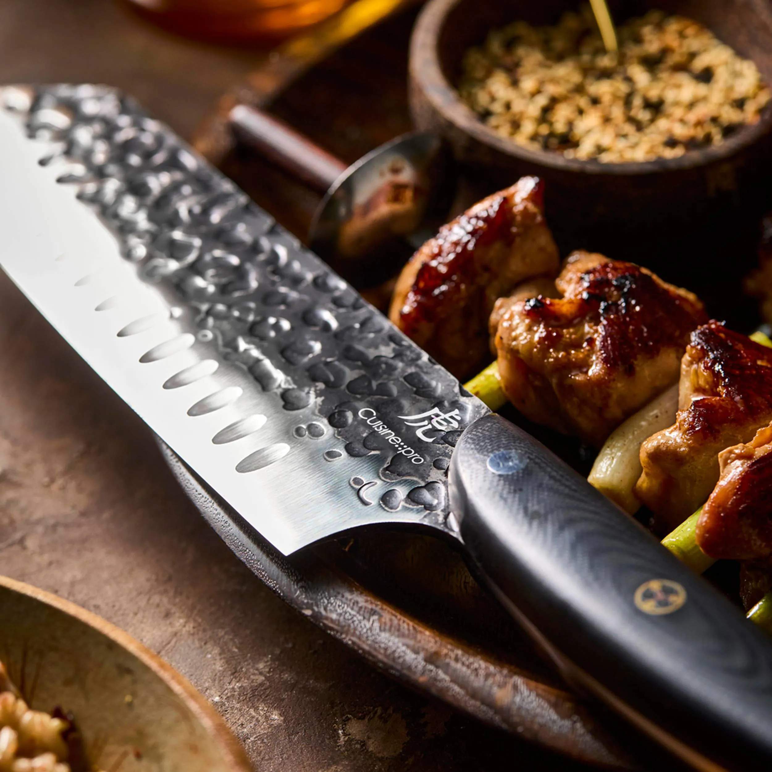 THE CUSTOM CHEF™ Santokuknive Cuisine::pro Kuro Kiba Cuisine::pro® Kuroi Kiba™ Santokukniv i 18, 4