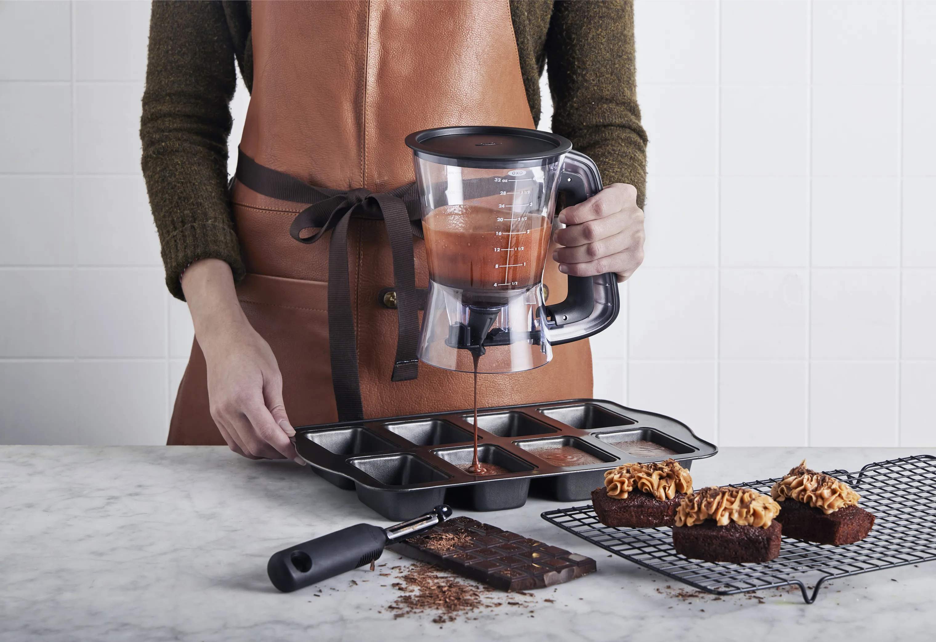 OXO Målekander Good Grips Dejdispenser i Sort/transparent/rød, 2