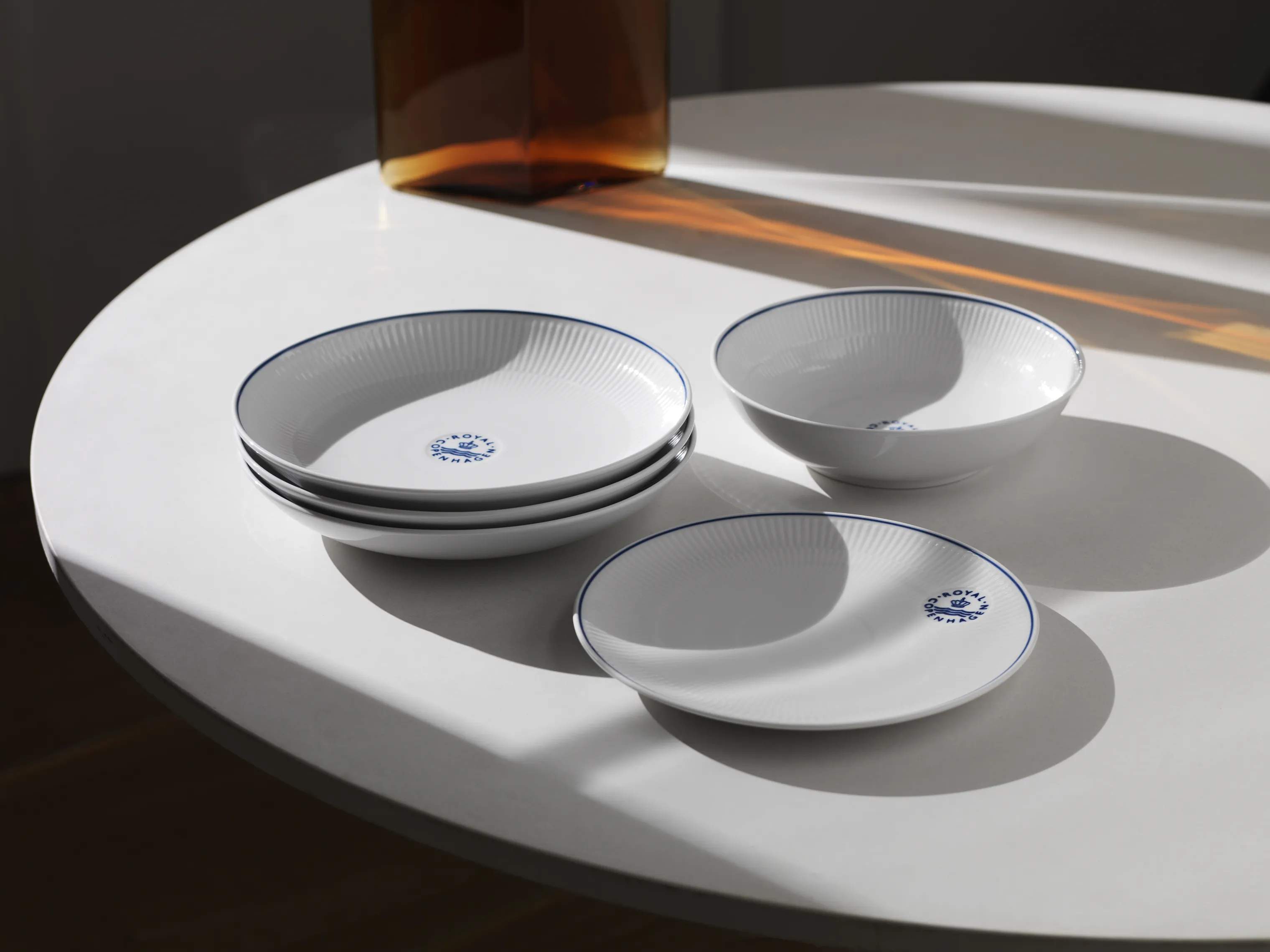 Royal Copenhagen Serveringsskåle Blueline Skål i Hvid/blå, 25 cm, 5