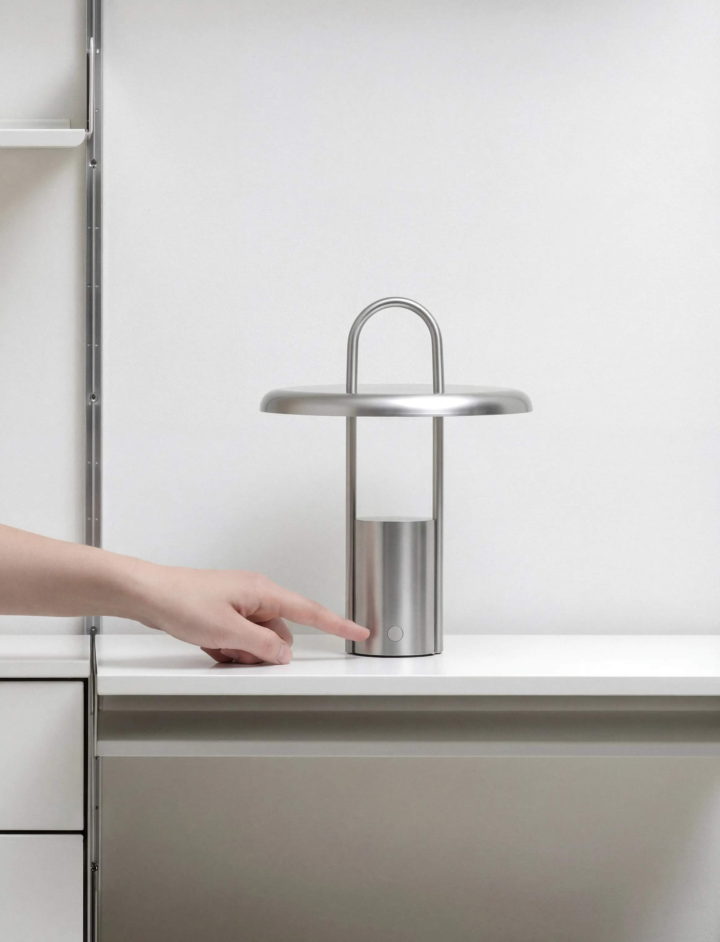 Stelton LED-lamper Pier Transportabel LED-lampe i Sølv, 25 cm, 3