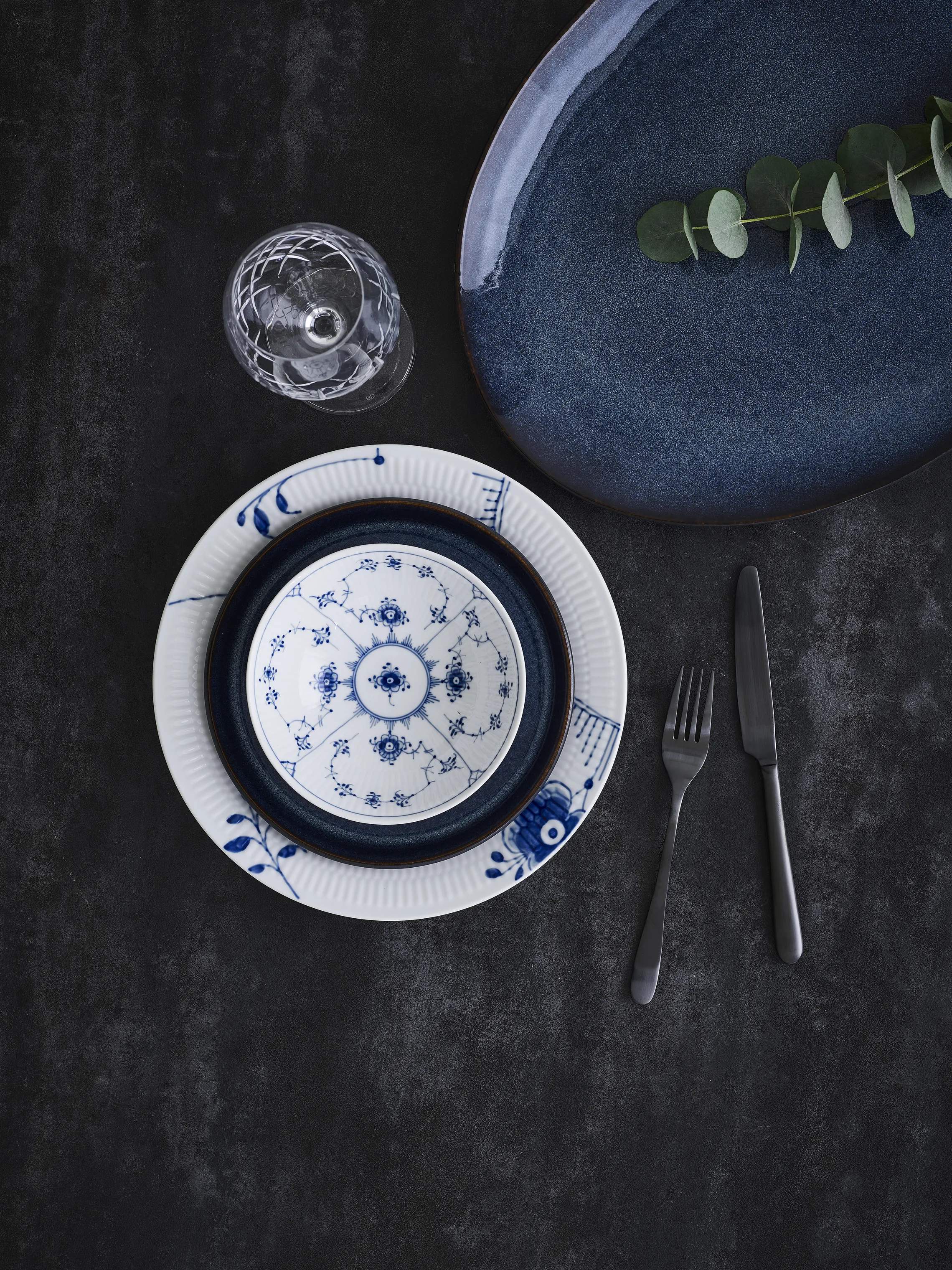 Royal Copenhagen Serveringsskåle Musselmalet Riflet Skål i Koboltblå/hvid, 16 cm, 2
