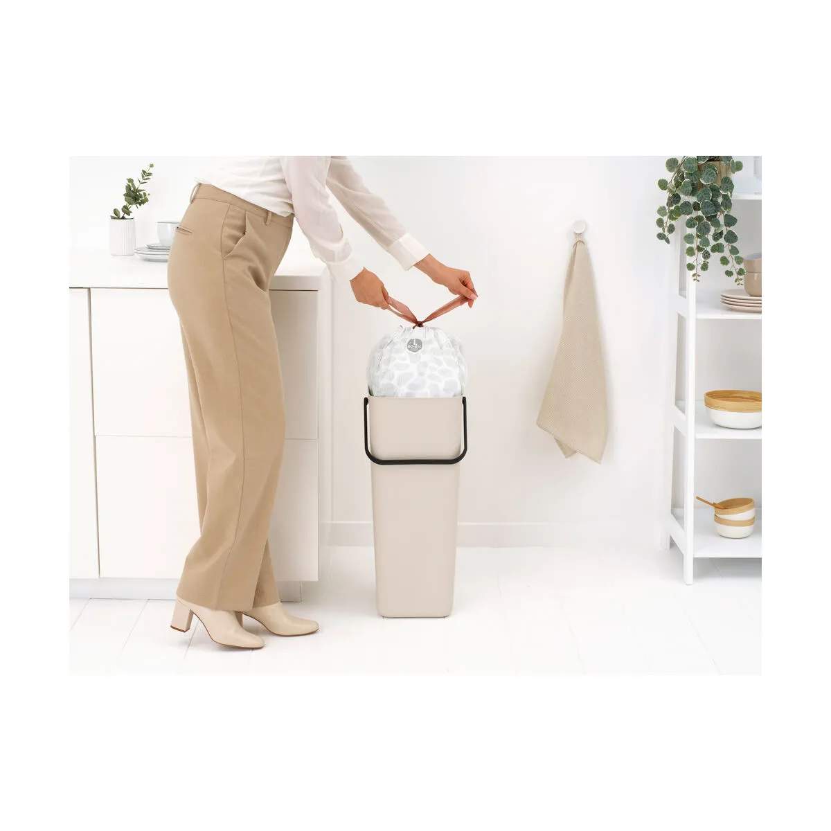 Brabantia Spande uden pedal Sort & Go Affaldsspand i Soft Beige, 40 L, 3