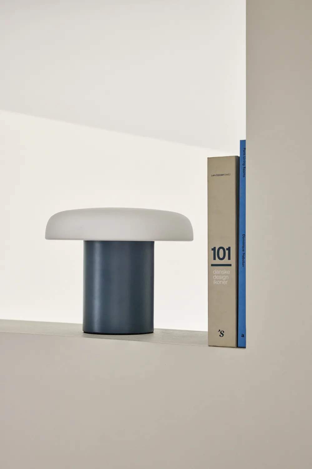 Hübsch Bordlamper Ateliers Bordlampe i Mørkeblå/Hvid, 2