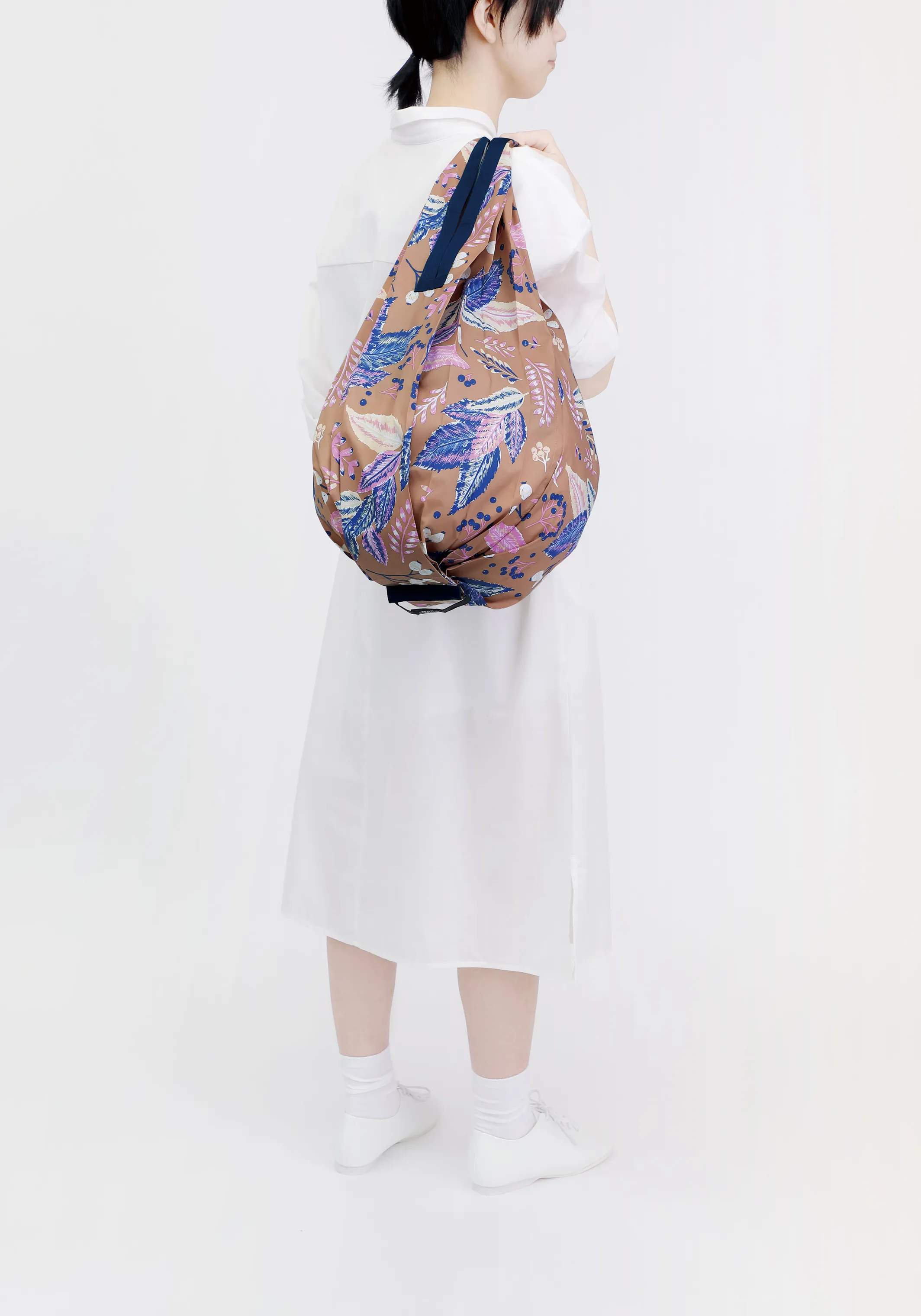 Shupatto Øvrigt interiør Drop Foldbar Taske i Leaves, 25 L, 2