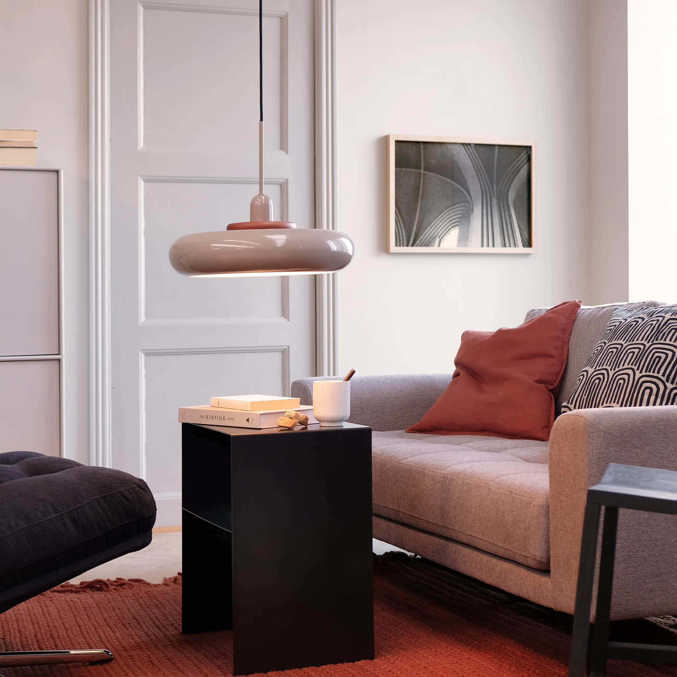 Dyberg Larsen Pendler Planet Pendel i Latte, 2