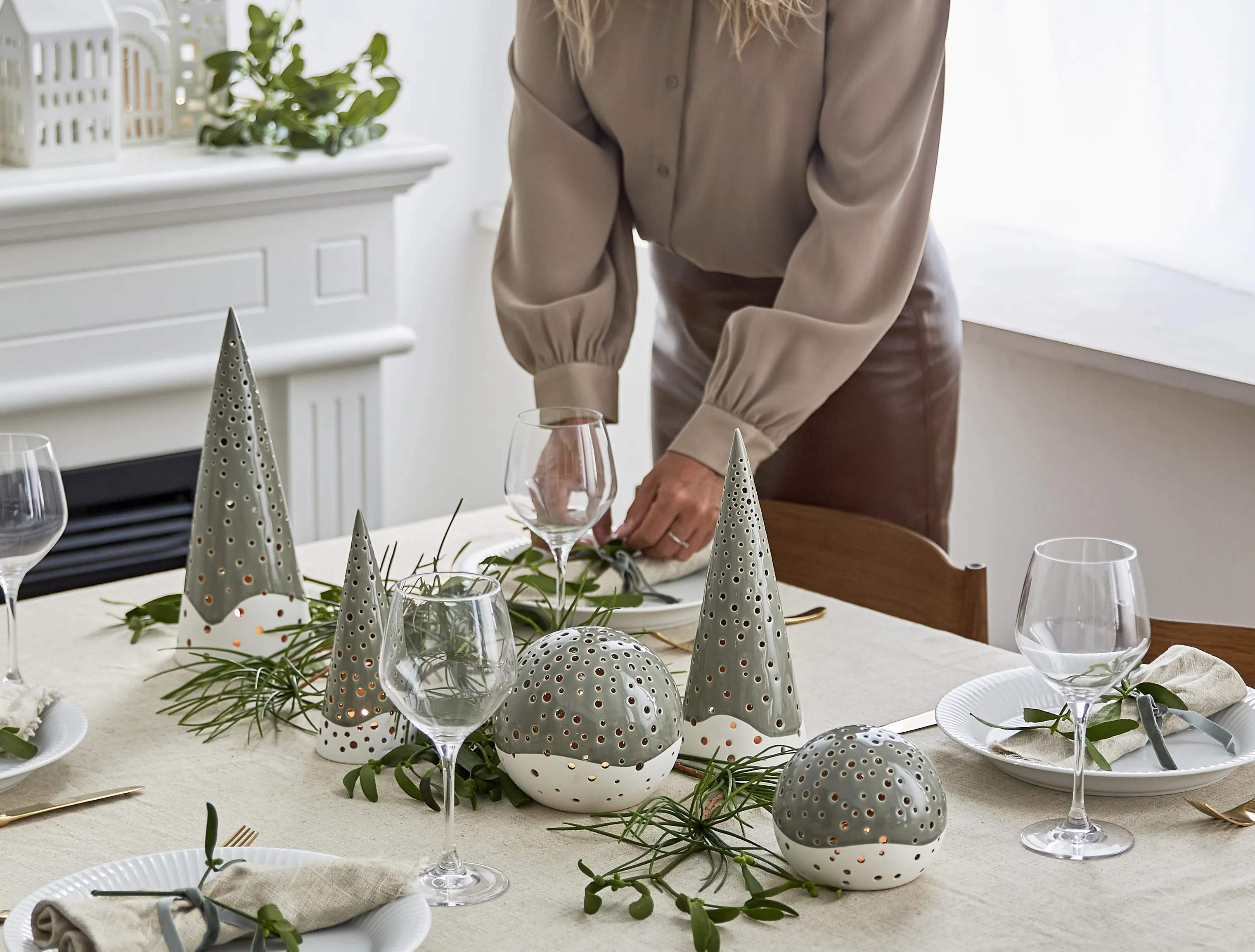 Kähler Fyrfadsstage Nobili Fyrfadsstage - Juletræ i Olivengrøn, 25,5 cm, 2