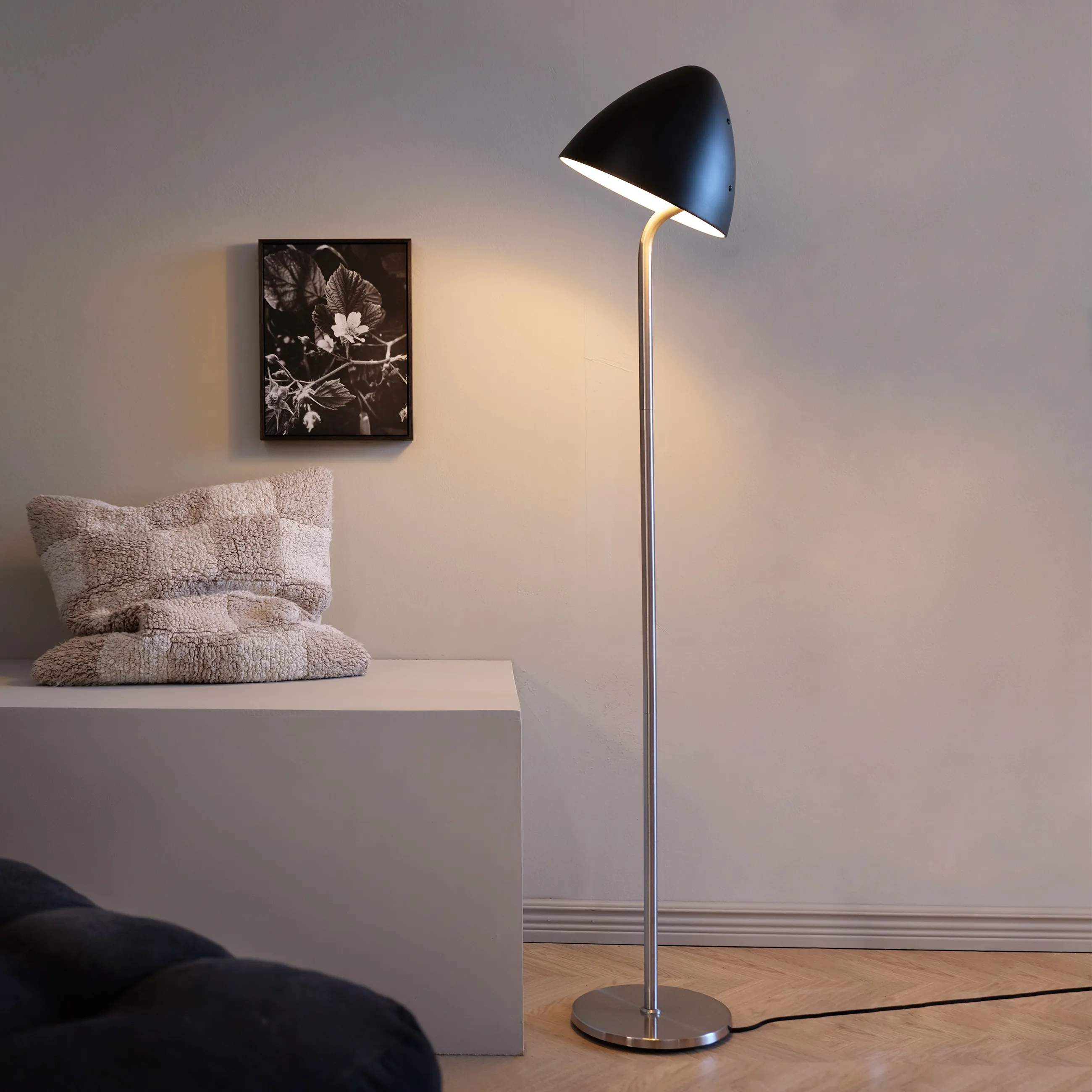 Dyberg Larsen Gulvlamper Oulu Gulvlampe i Sort/ Stål, 2