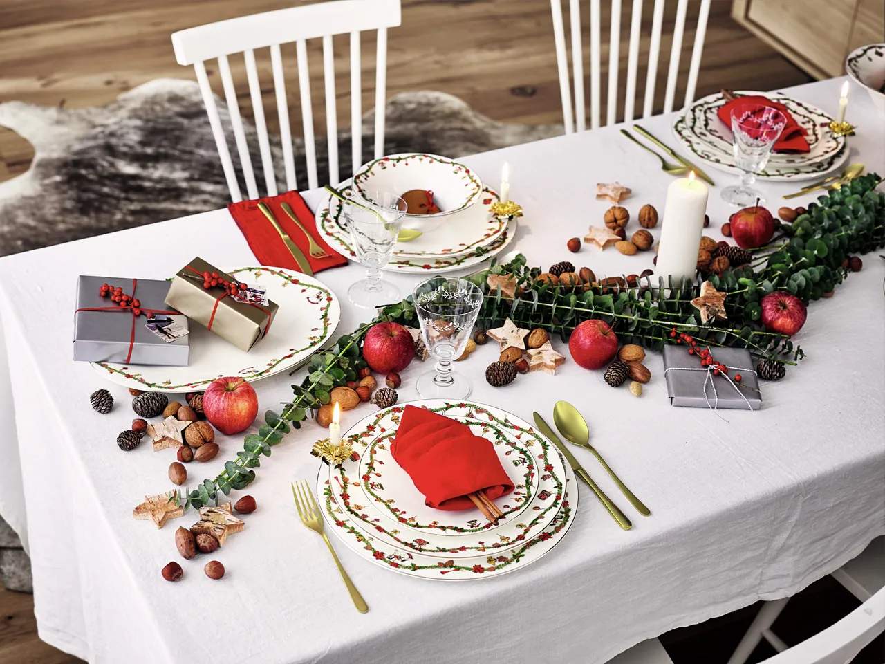 Hutschenreuther Middagstallerkener Nora Christmas Undertallerken i Hvid med rød/grøn/gylden julegirlande, 2