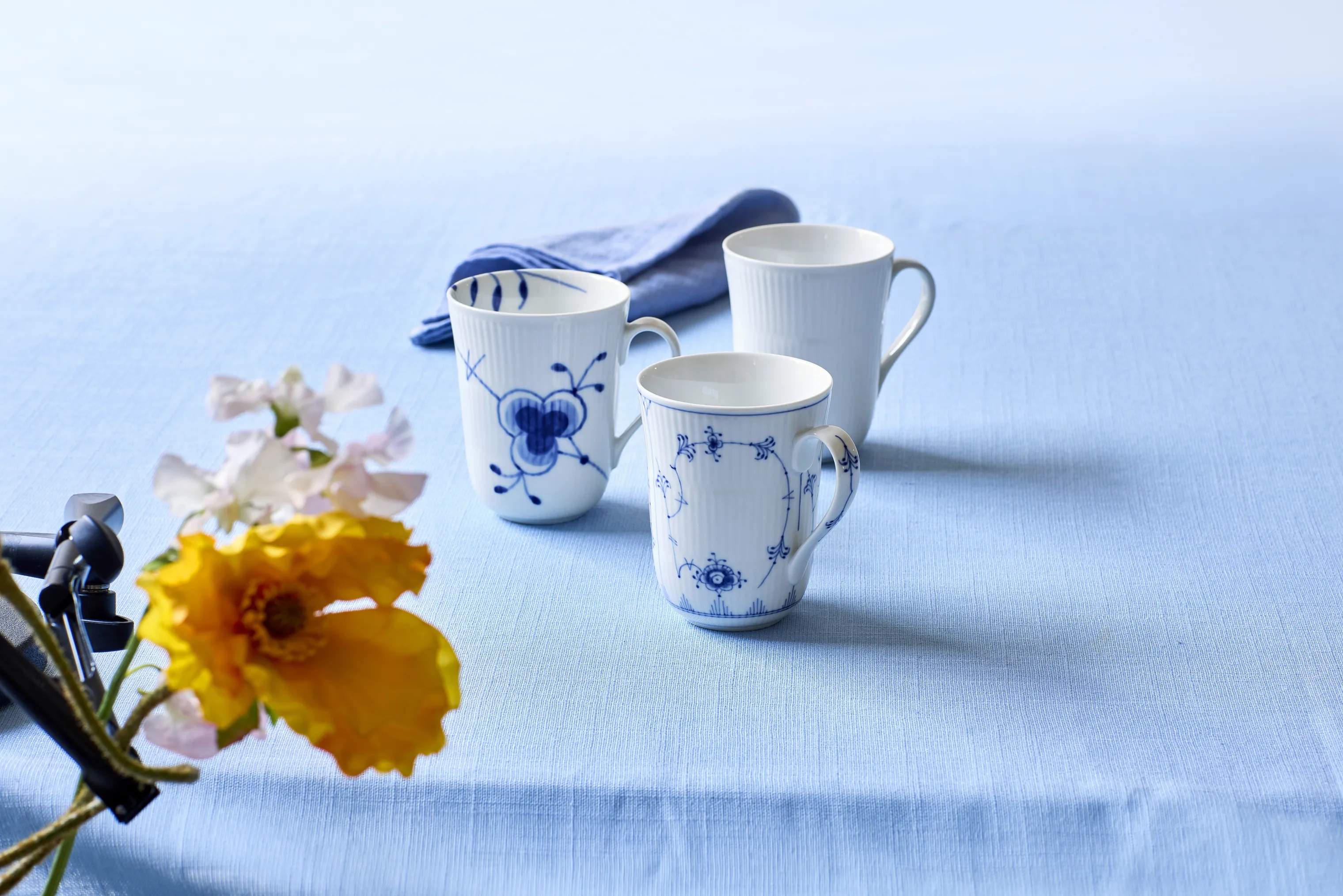 Royal Copenhagen Krus og kopper med hank Gifts with History Gift With History Krus - 3 stk. i Hvid/koboltblå, 2