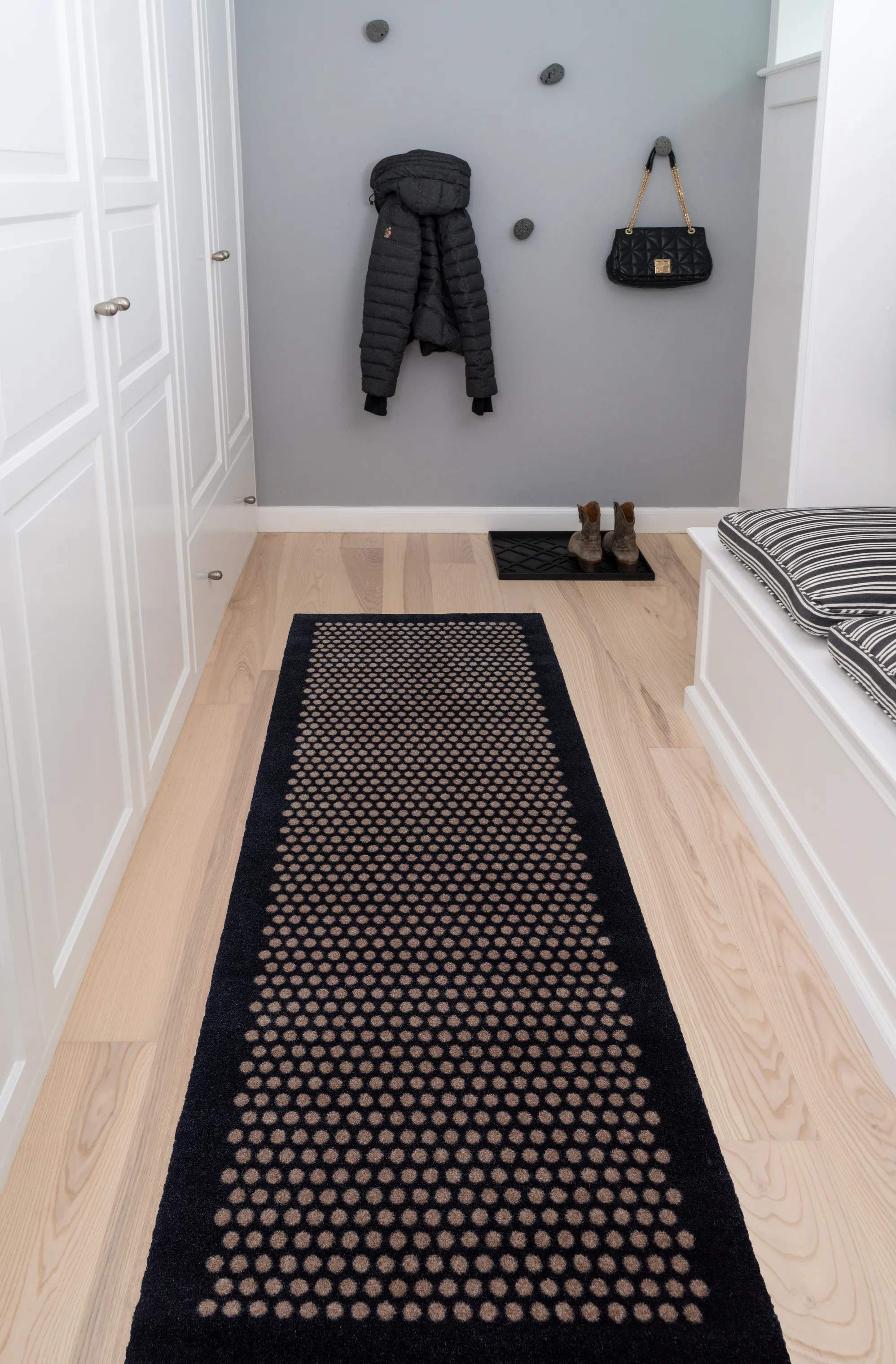 Tica Copenhagen Gulvtæpper Dot Gulvtæppe i Sort/sand, B67 x L200 cm, 4
