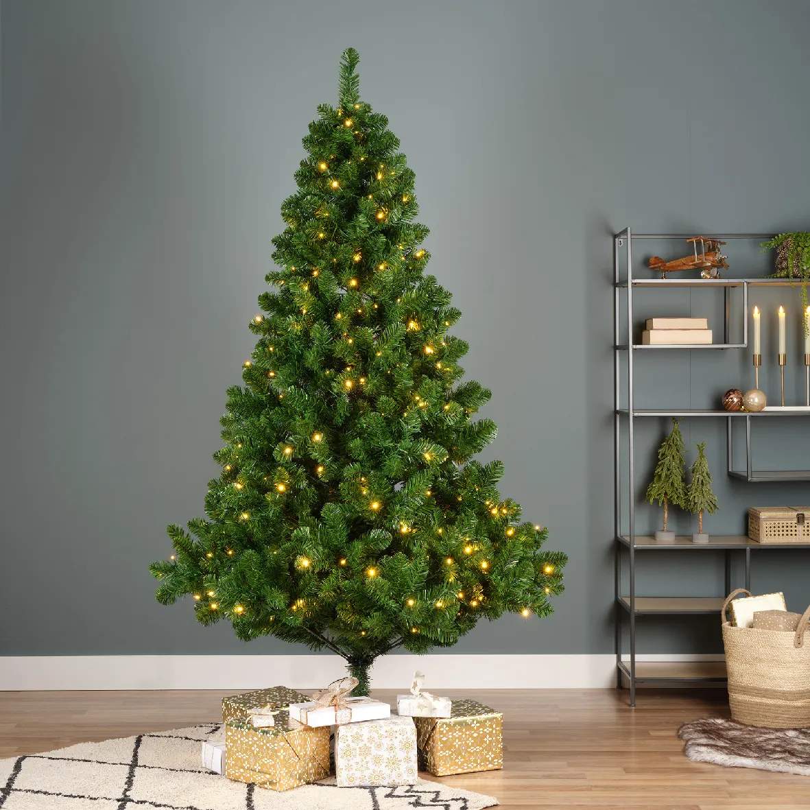 Casa Christmas Juletræer Imperial Pine Kunstigt Juletræ m. LED Lys i 380 LED-lys, 4