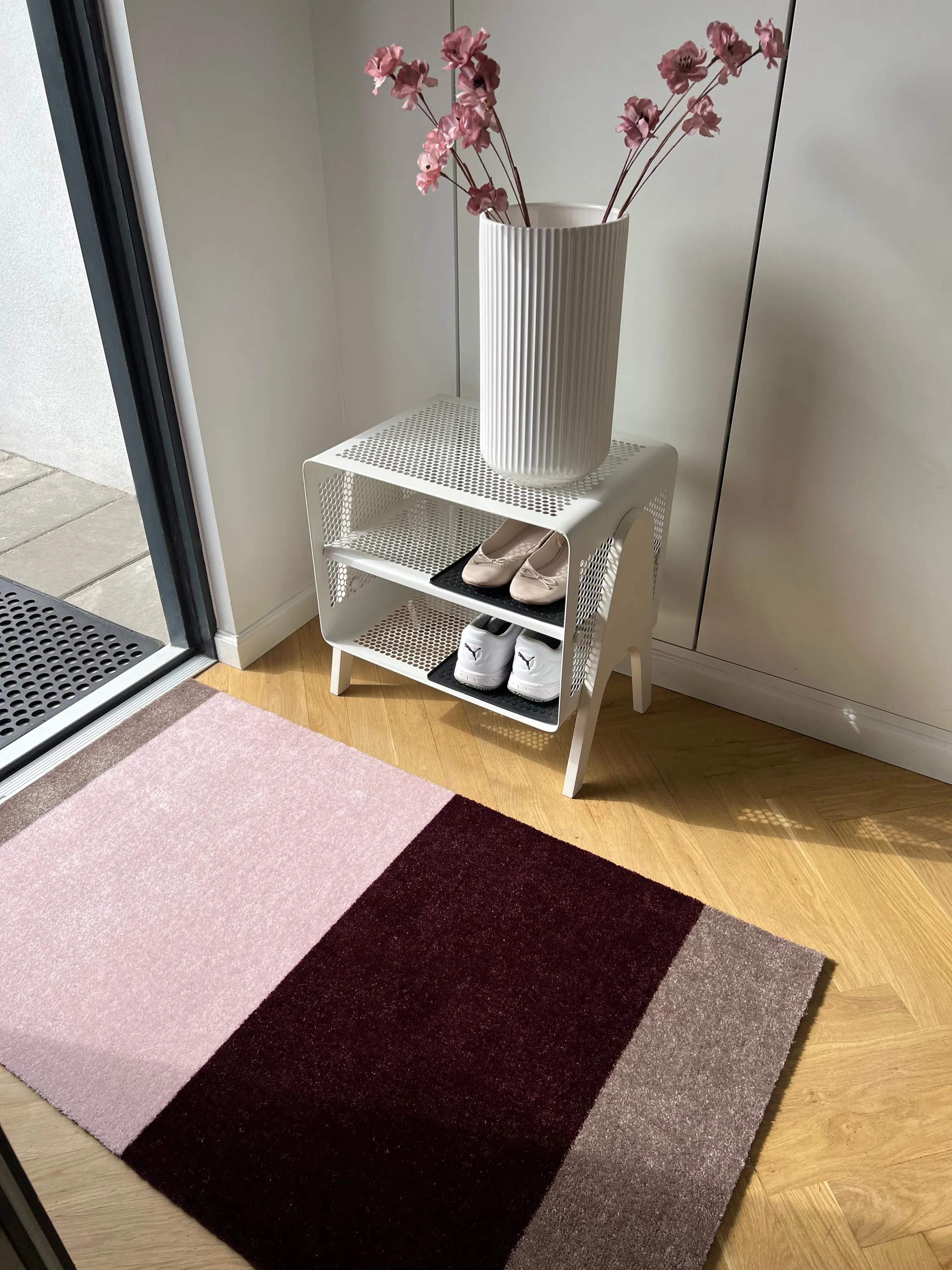 Tica Copenhagen Gulvtæpper Stripes Horisontal Gulvtæppe i Bordeaux/ Rosa/Sand, B67 x L120 cm, 2