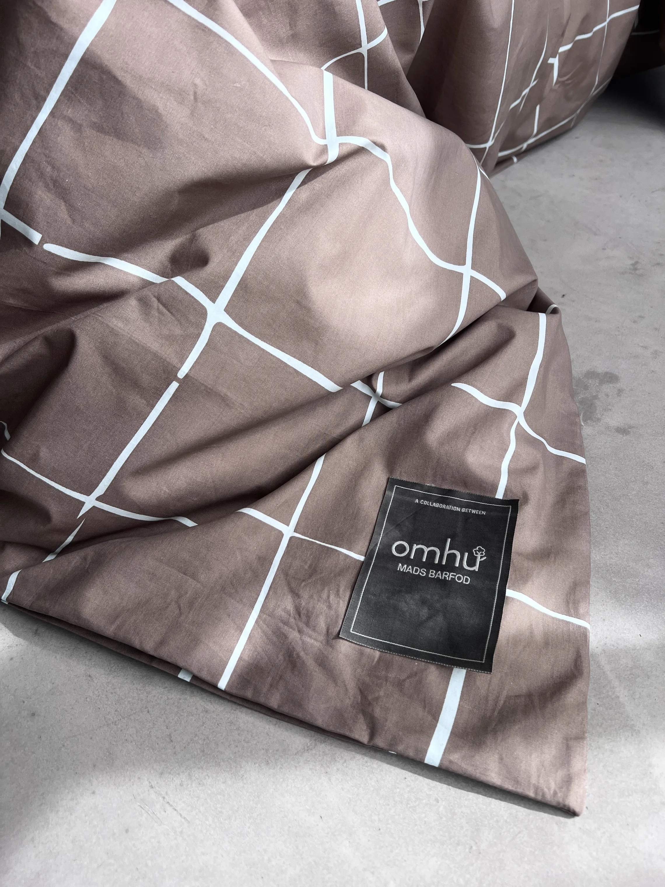 omhu x Mads Barfod Sengetøj Wave Grid Sengetøj i Taupe, B140 x L200 cm, 1