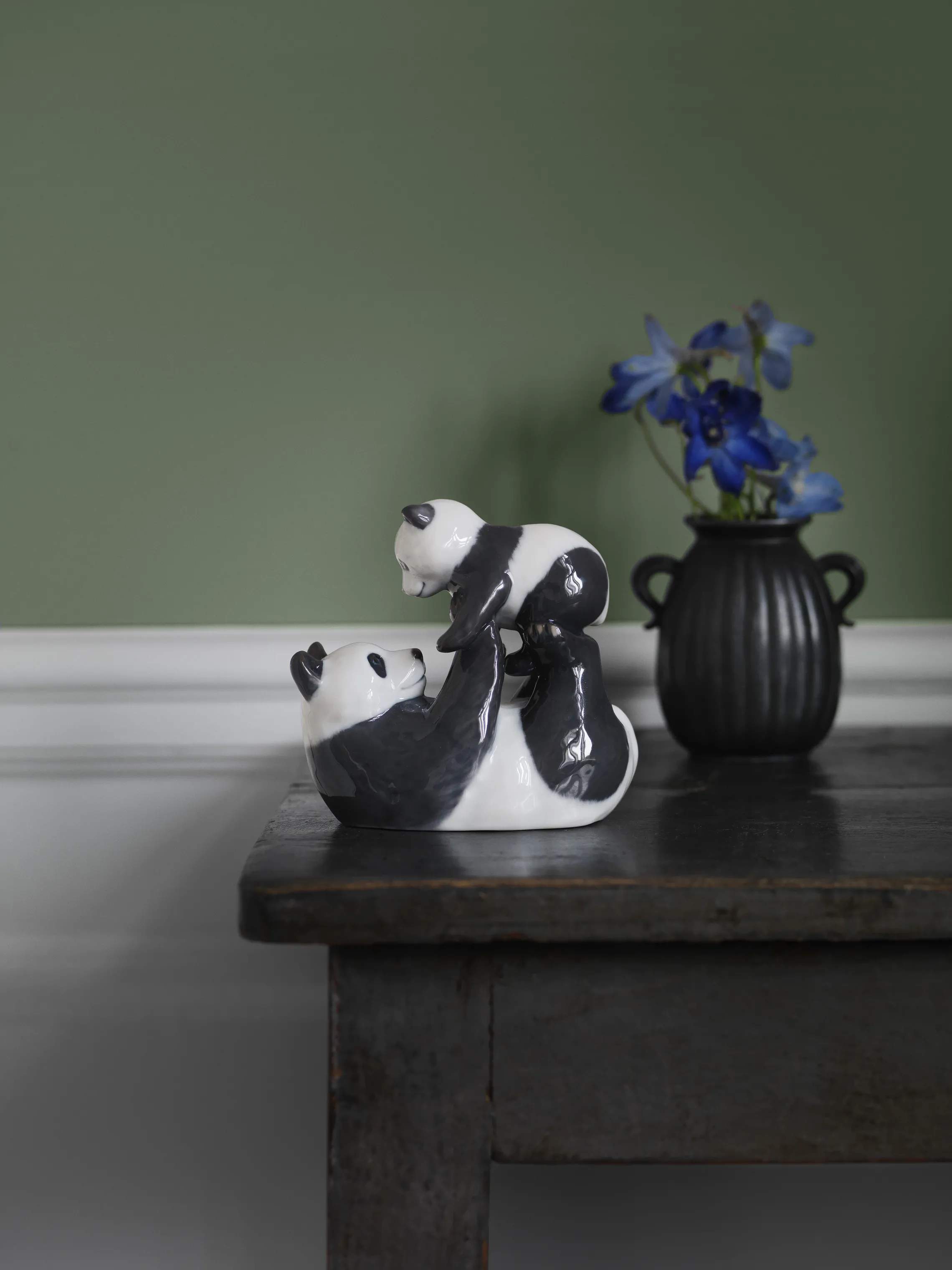 Royal Copenhagen Dyrefigurer Figurine Årsfigur 2022 - Panda i sort;hvid, 2