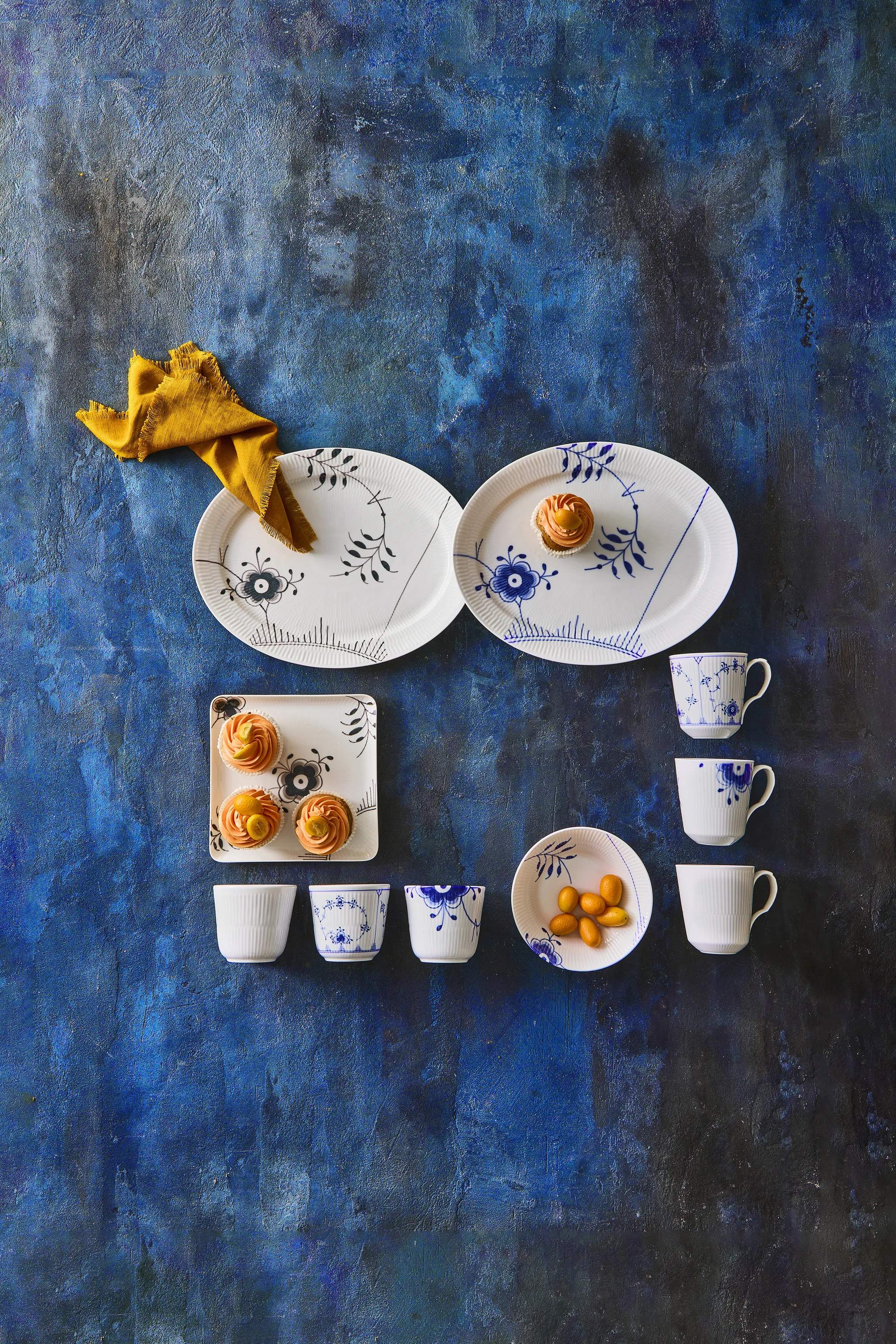 Royal Copenhagen Serveringsfade Sort Mega Riflet Fad i L 33 cm, 35 cm, 2