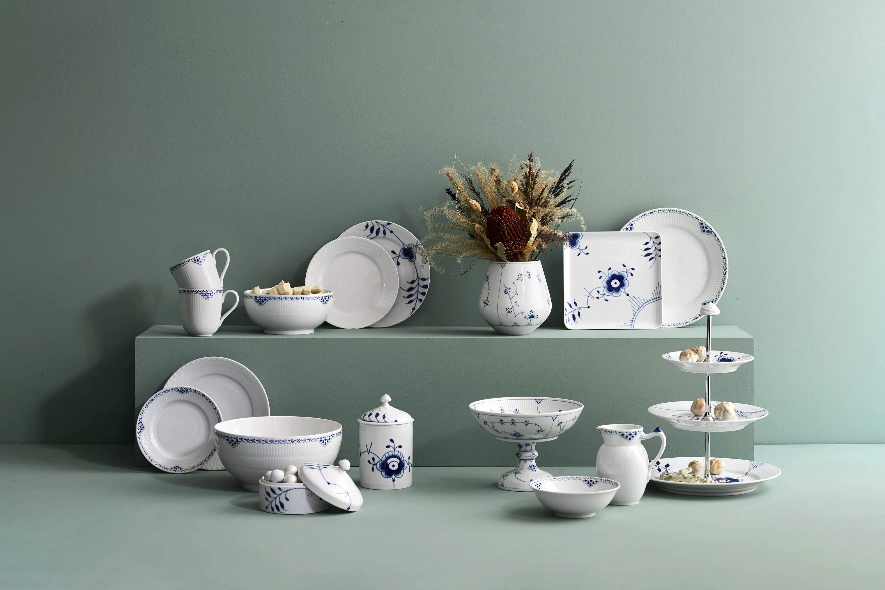Royal Copenhagen Frokosttallerkener Blå Mega Riflet Frokosttallerken #8 i Koboltblå/hvid, 3