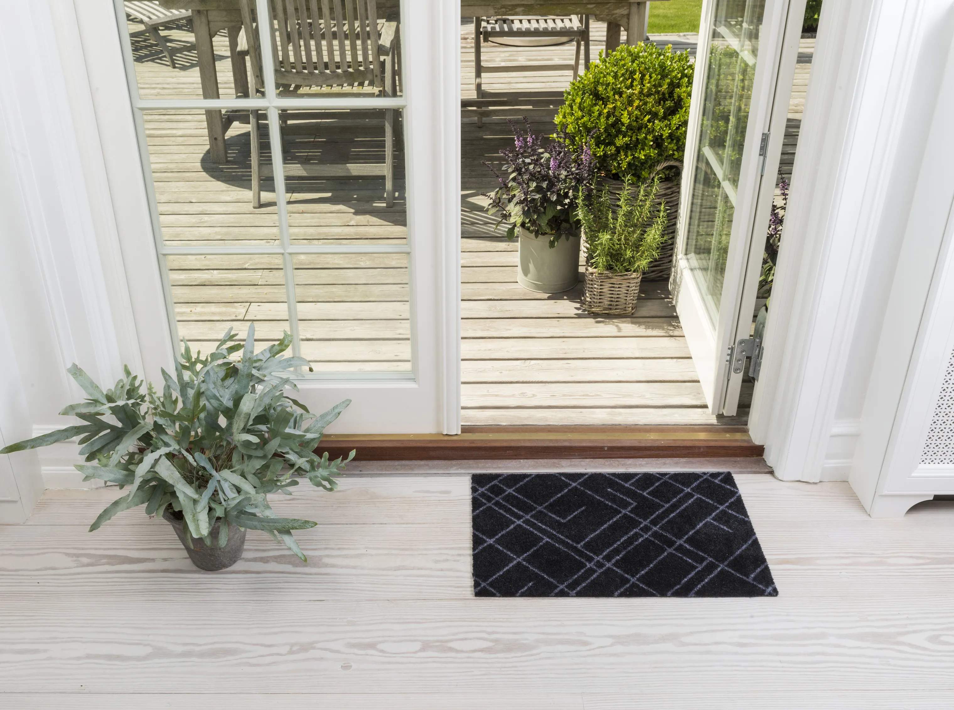 Tica Copenhagen Dørmåtter Lines Gulvmåtte i Sort/grå, B40 x L60 cm, 3