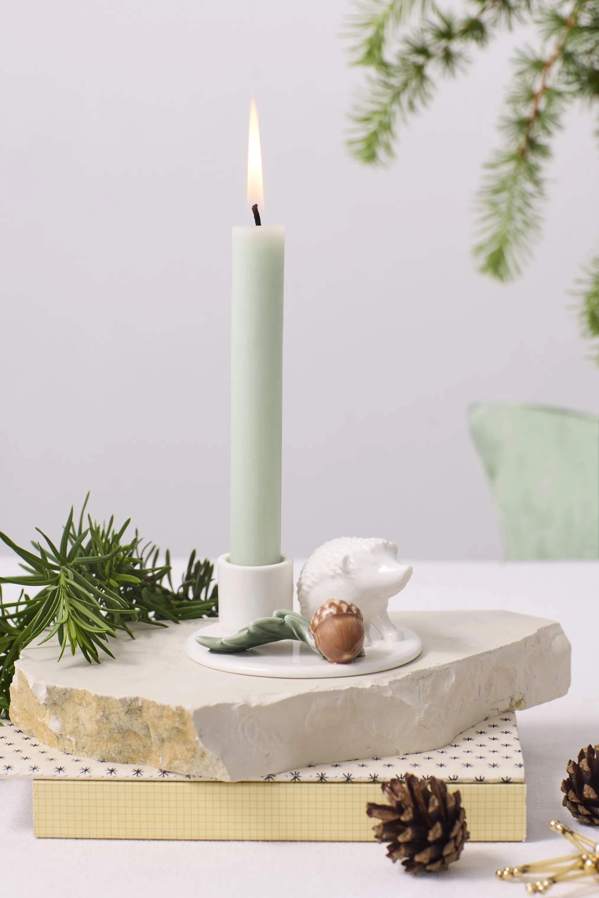 Dottir Kronelysestage Winter Stories Winther Stories Hedgehog Lysestage i Hvid/grøn/brun, 2