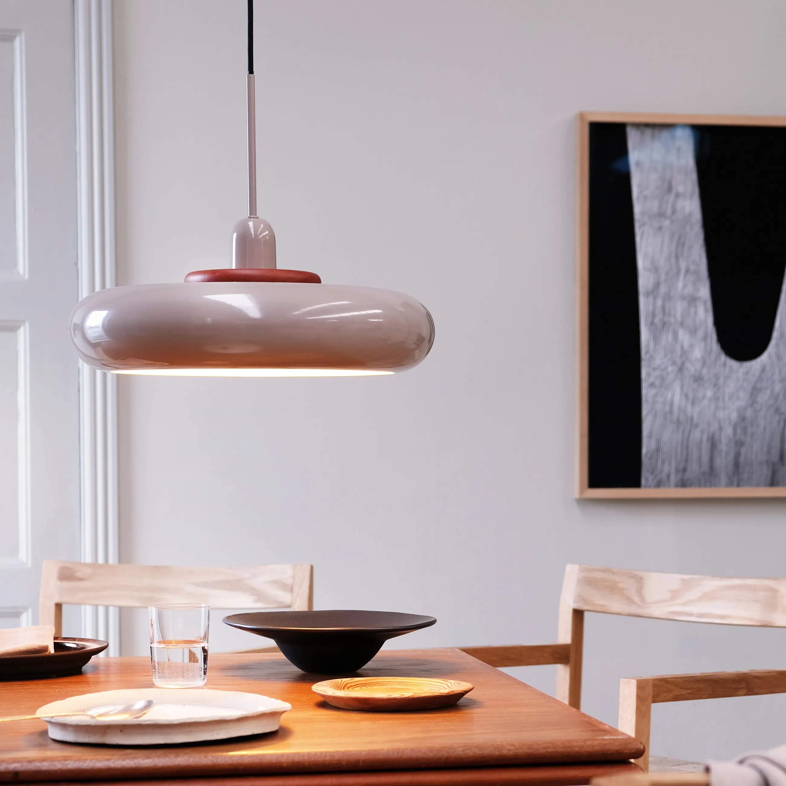 Dyberg Larsen Pendler Planet Pendel i Latte, 3