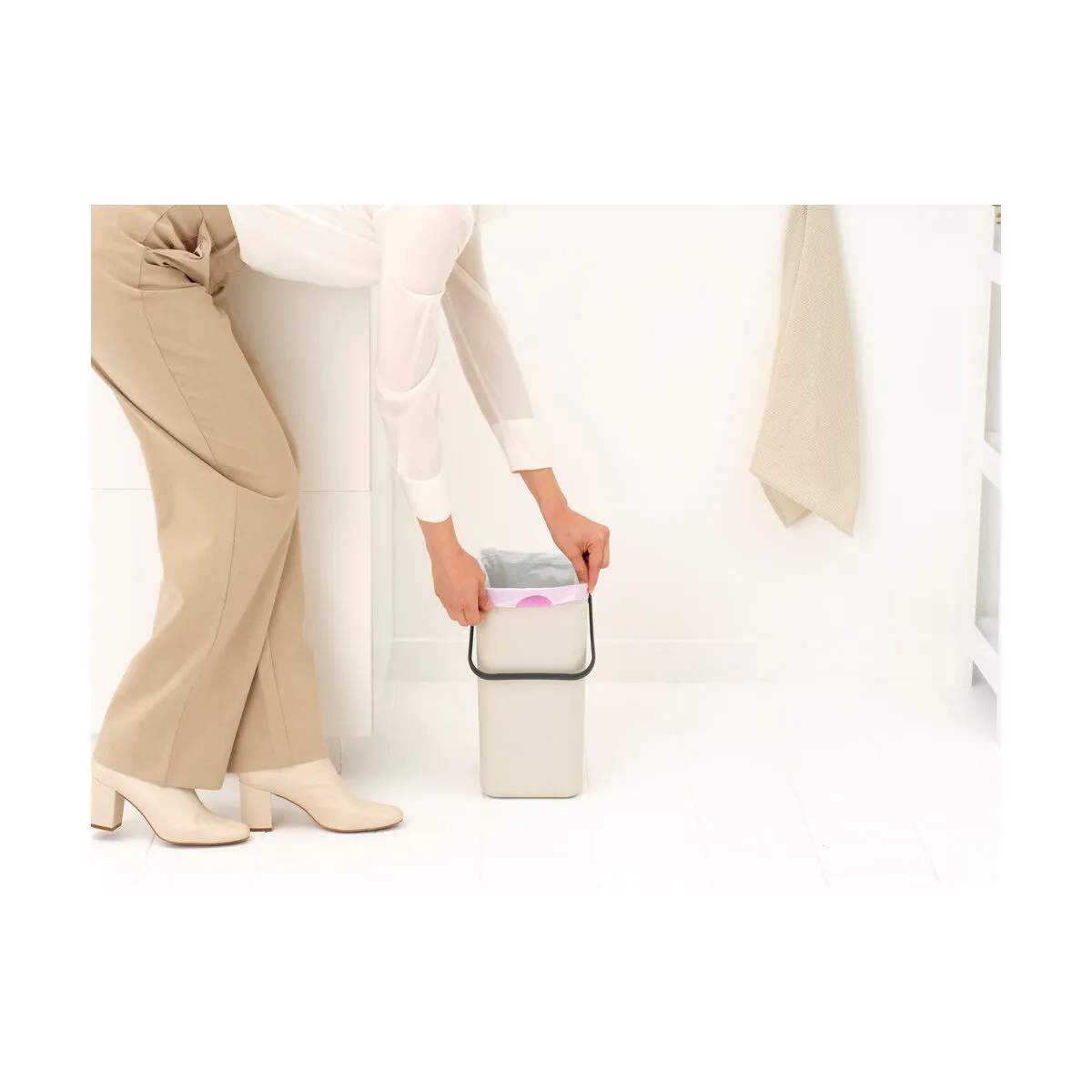 Brabantia Spande uden pedal Sort & Go Affaldsspand i Soft Beige, 12 L, 3